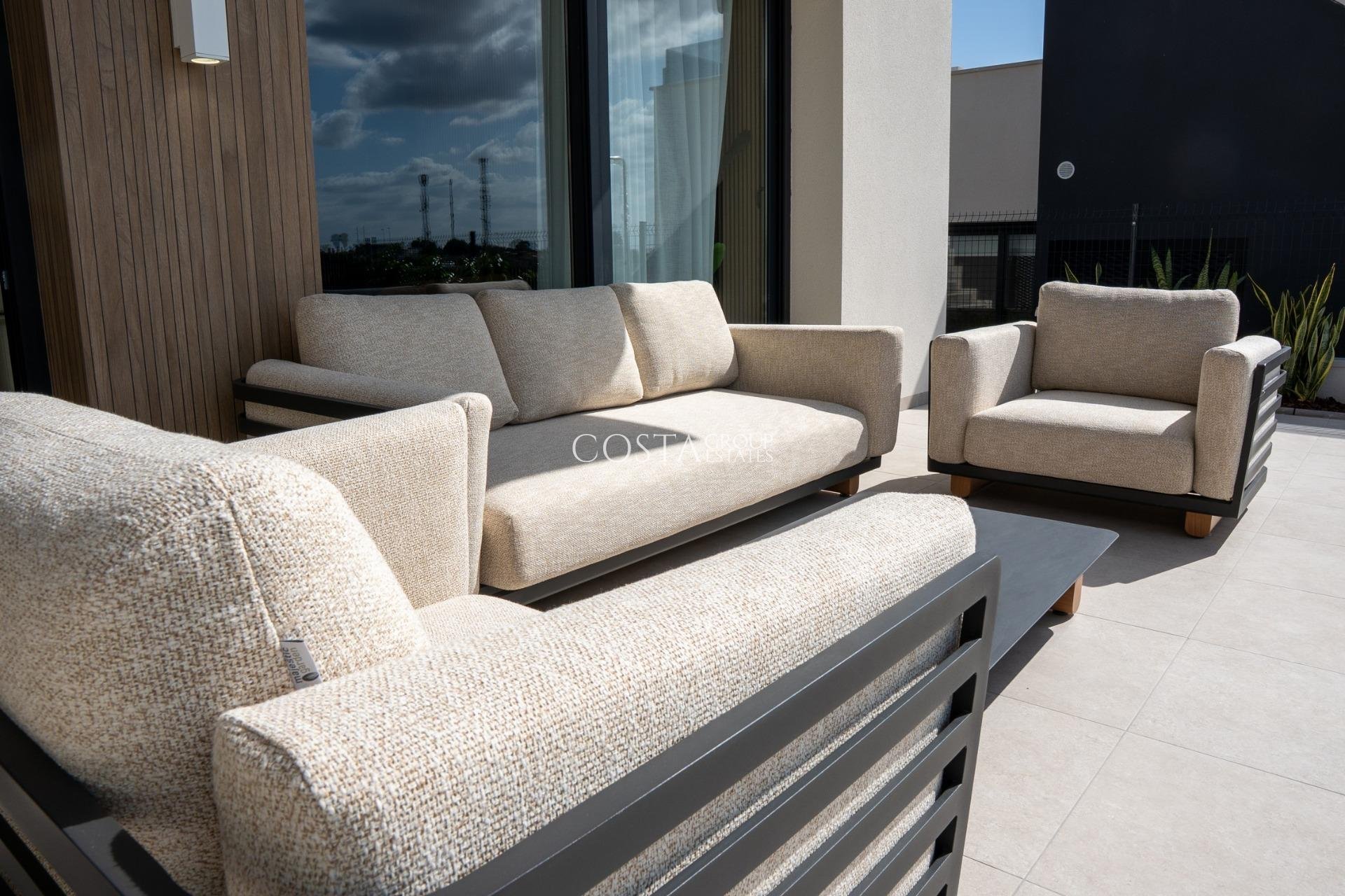 Nowy budynek - Willa -
Ciudad Quesada - Lo Marabú