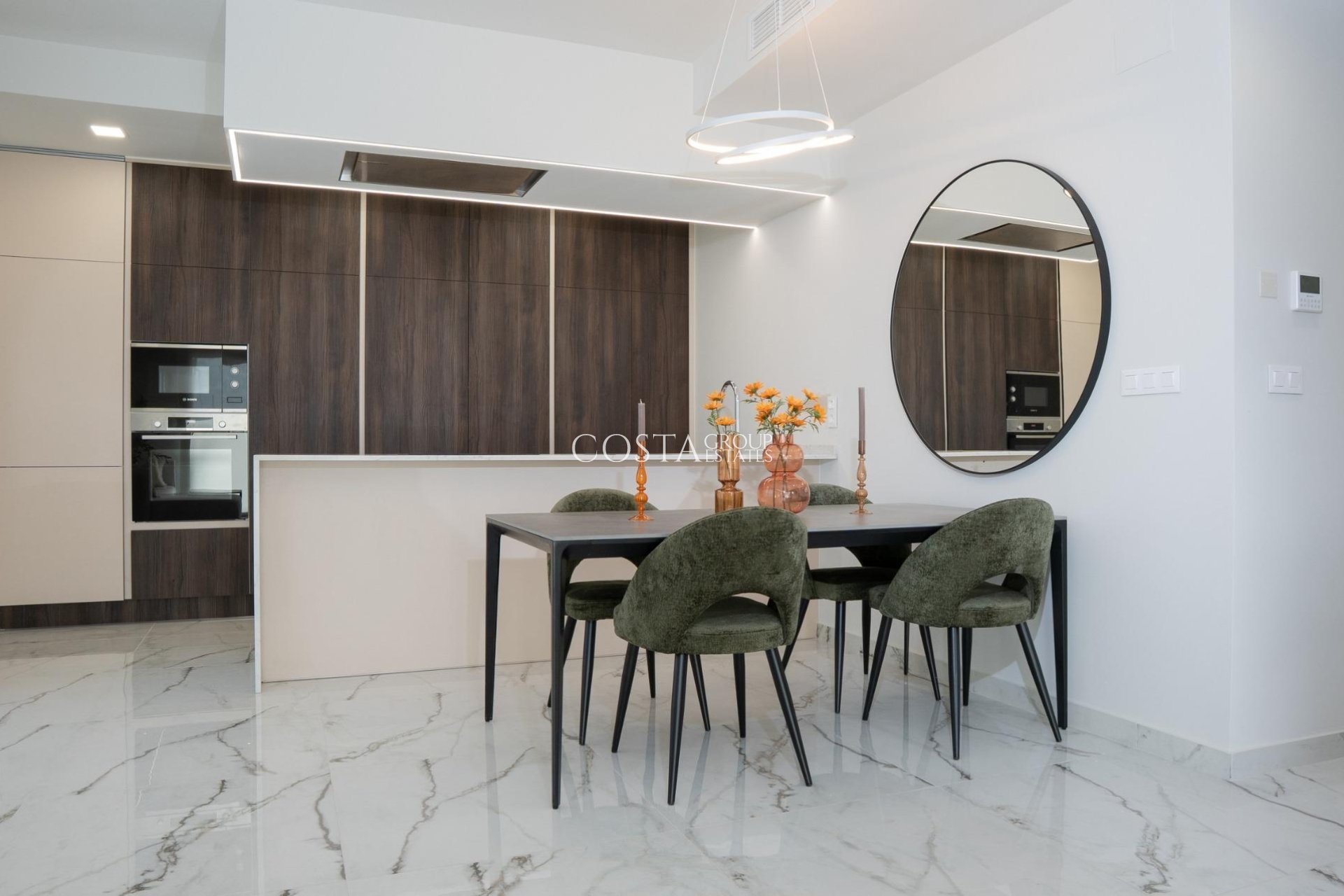 Nowy budynek - Willa -
Ciudad Quesada - Lo Marabú