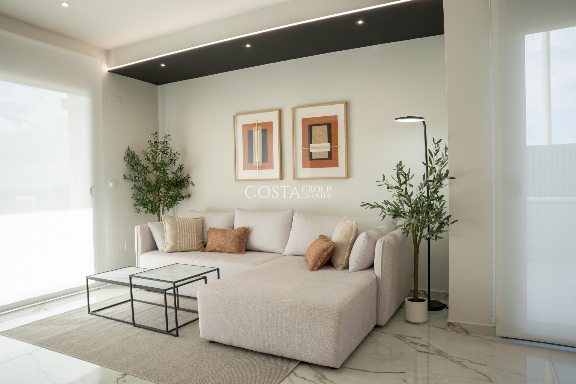 Nowy budynek - Willa -
Ciudad Quesada - Lo Marabú