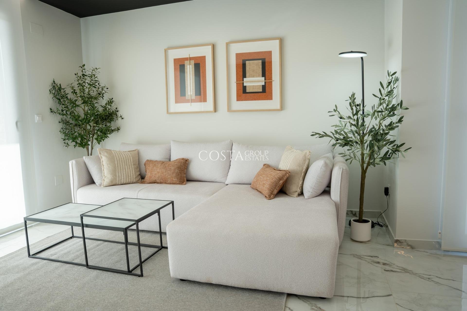 Nowy budynek - Willa -
Ciudad Quesada - Lo Marabú