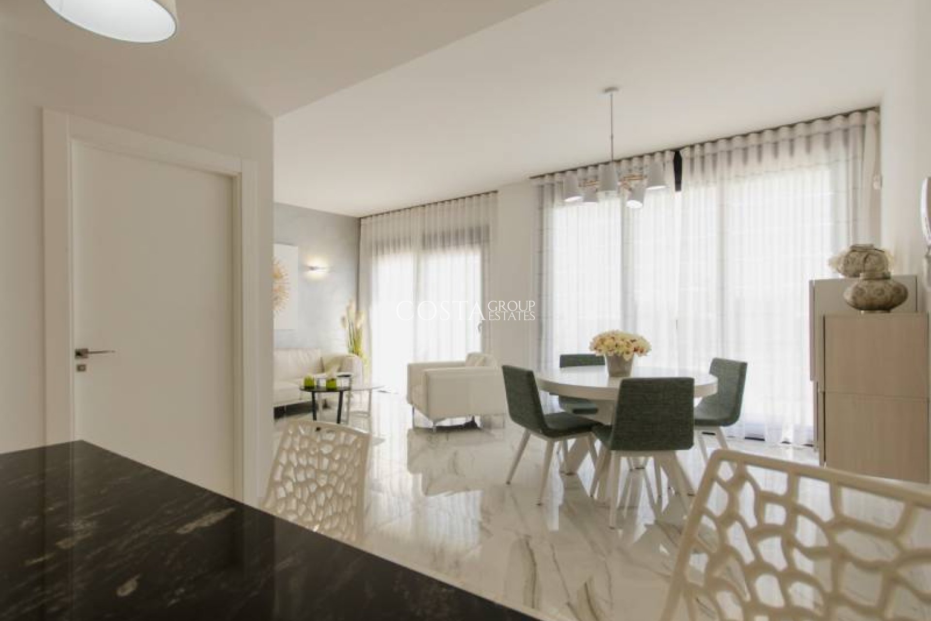 Nowy budynek - Willa -
Dehesa de Campoamor