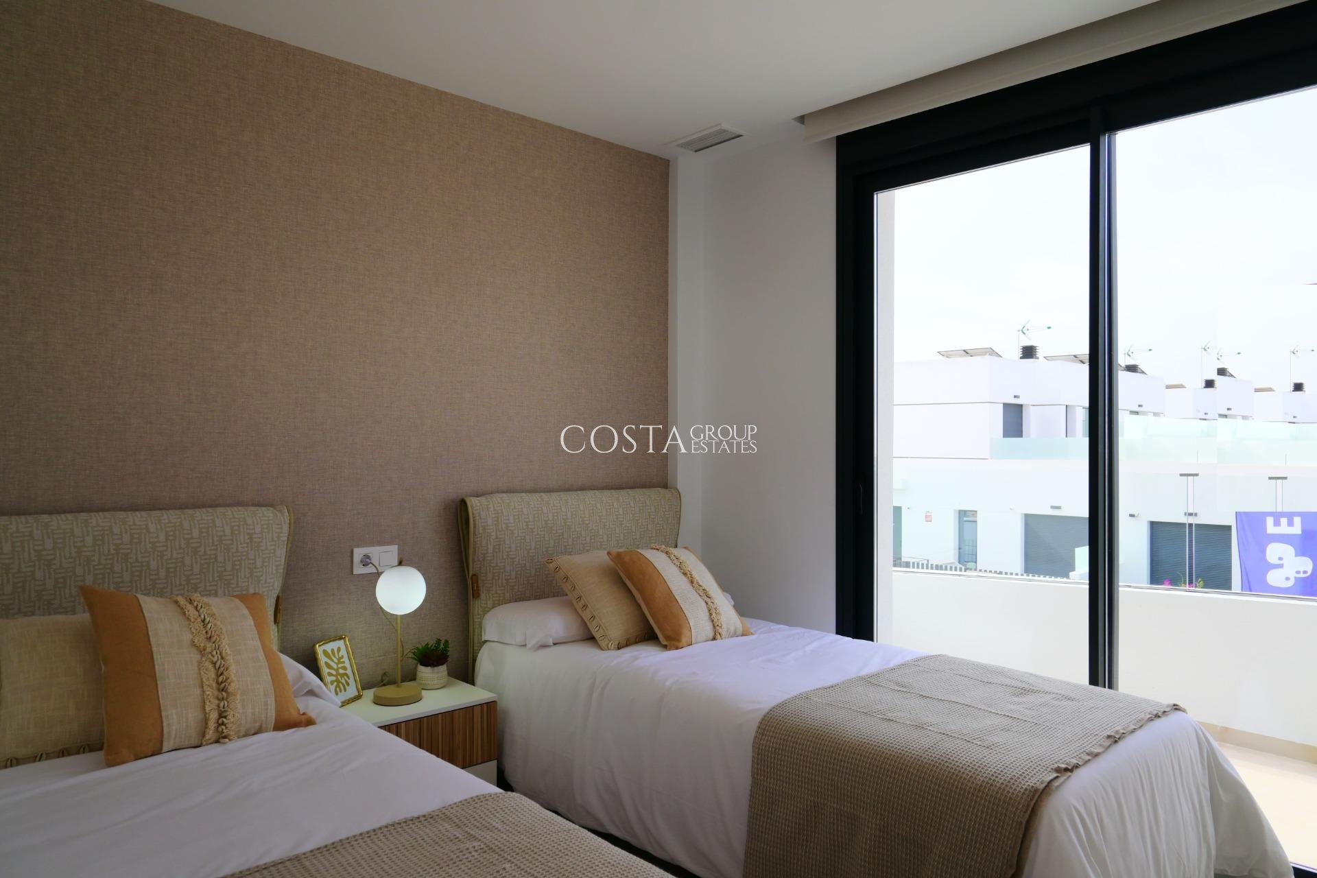 Nowy budynek - Willa -
Dolores - polideportivo