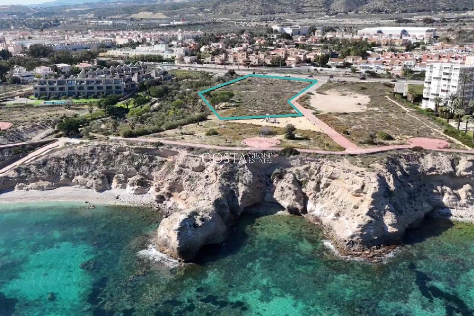 Nowy budynek - Willa -
El Campello - Platja de L´Amerador
