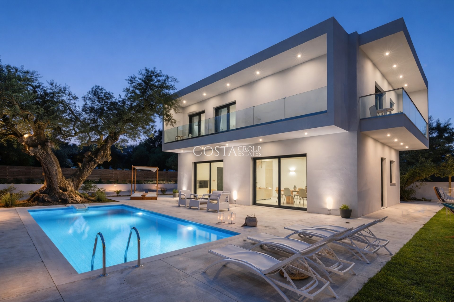 Nowy budynek - Willa -
Estepona