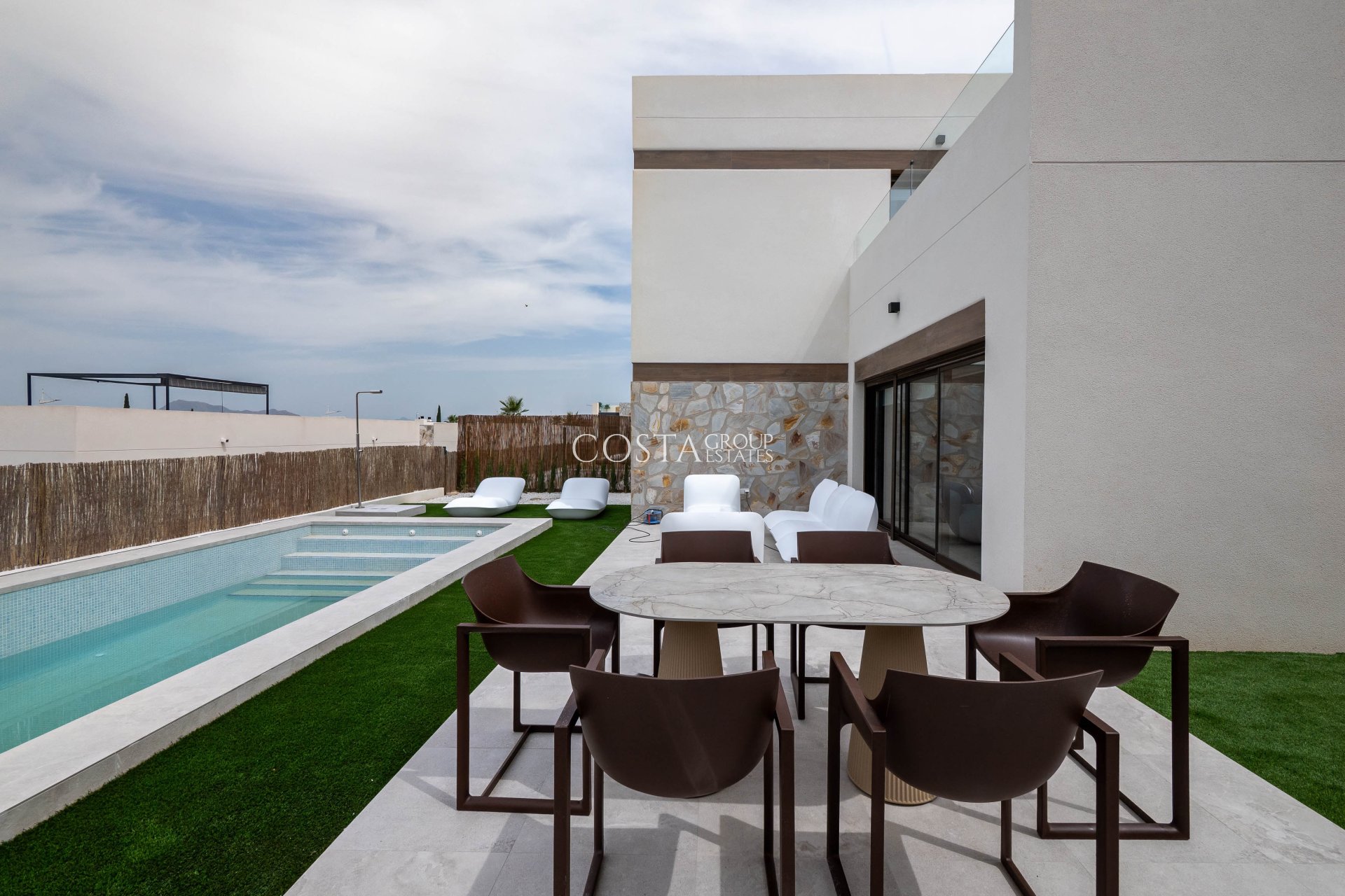 Nowy budynek - Willa -
La Finca Golf
