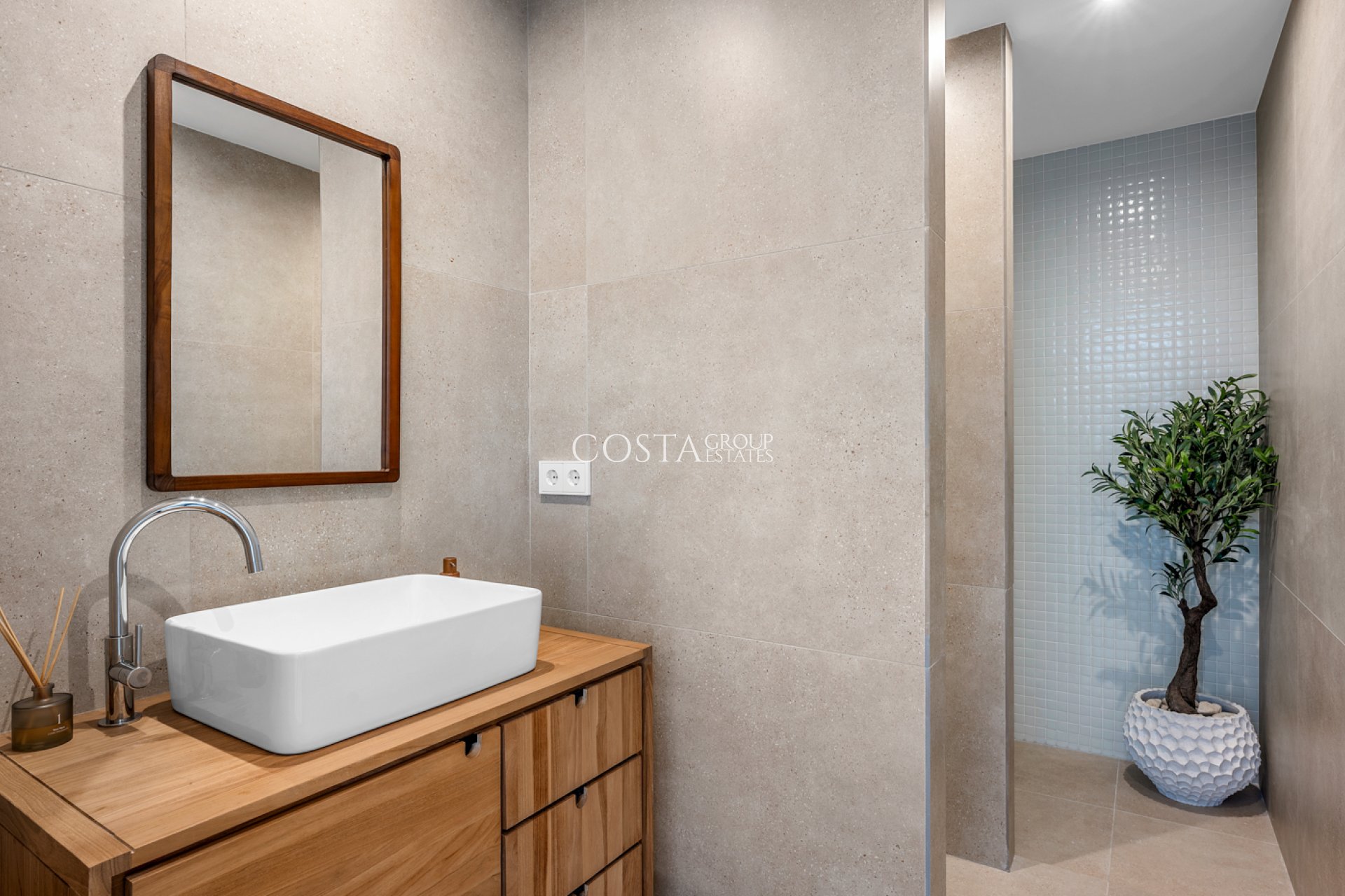 Nowy budynek - Willa -
La Finca Golf