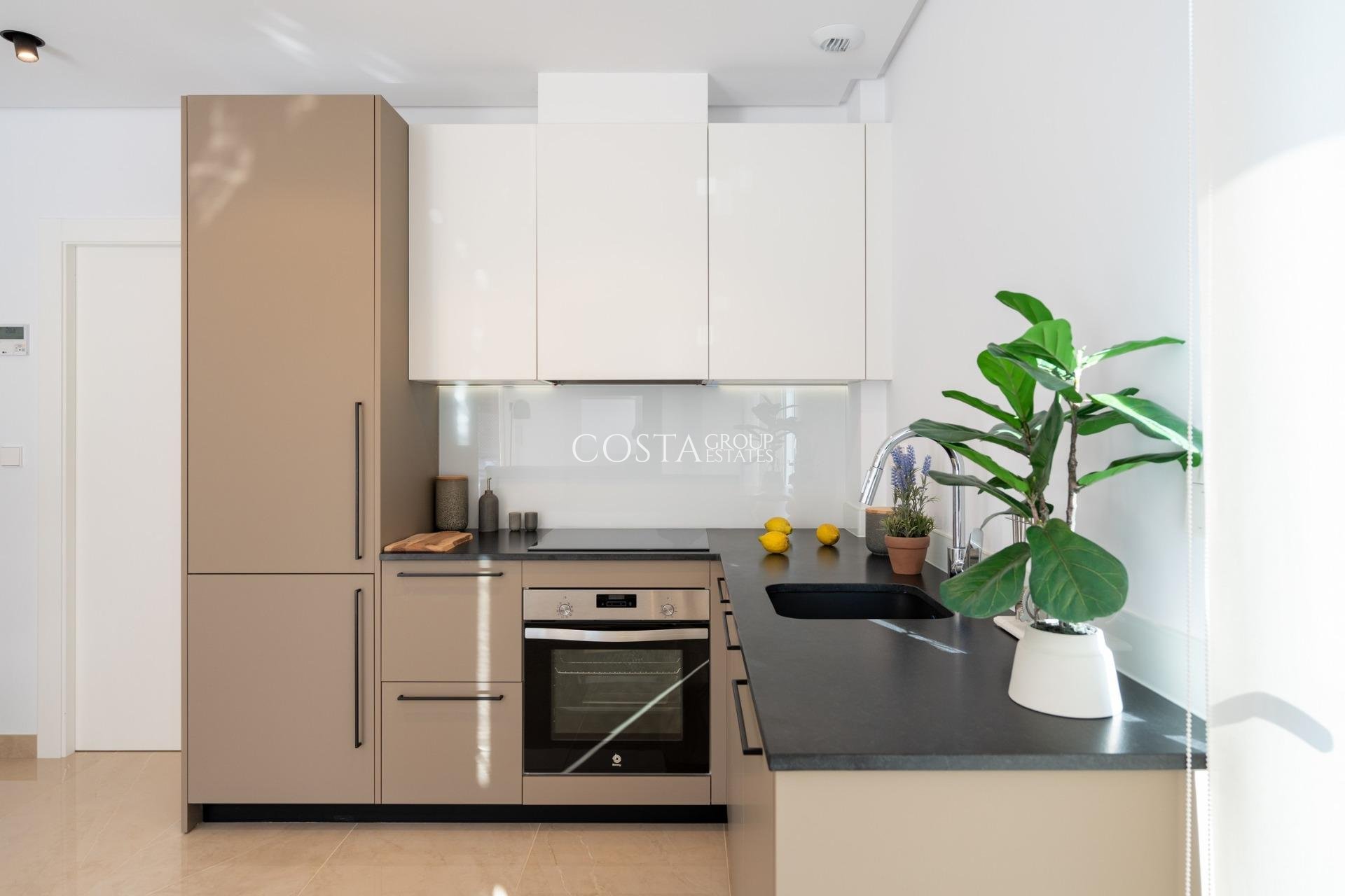 Nowy budynek - Willa -
La Marina - El Pinet