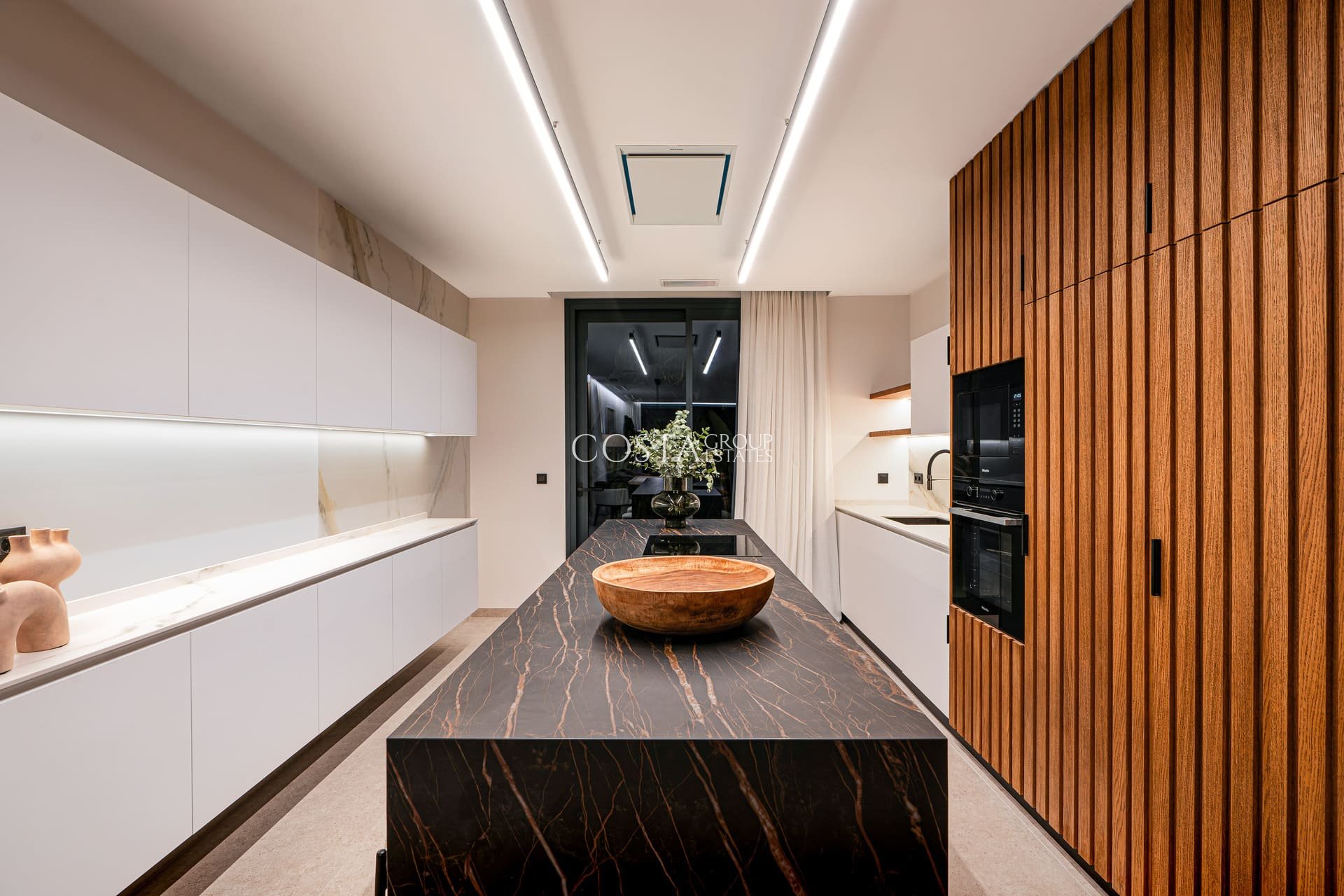 Nowy budynek - Willa -
La Nucía