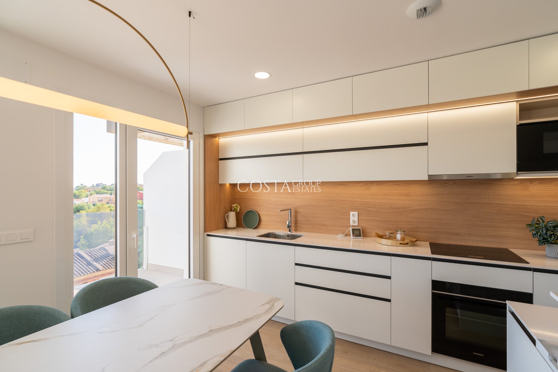 Nowy budynek - Willa -
La Nucía