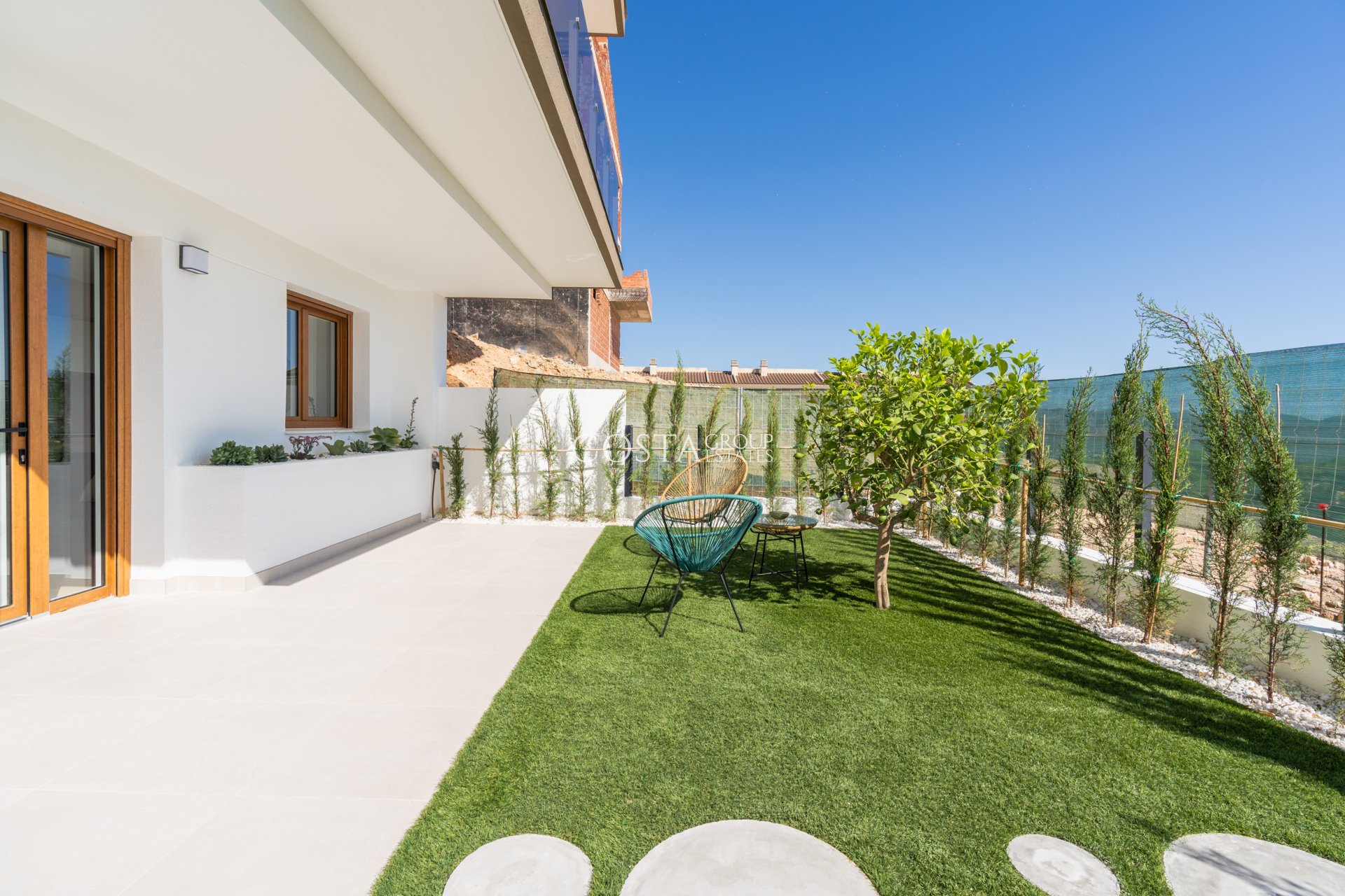 Nowy budynek - Willa -
La Nucía