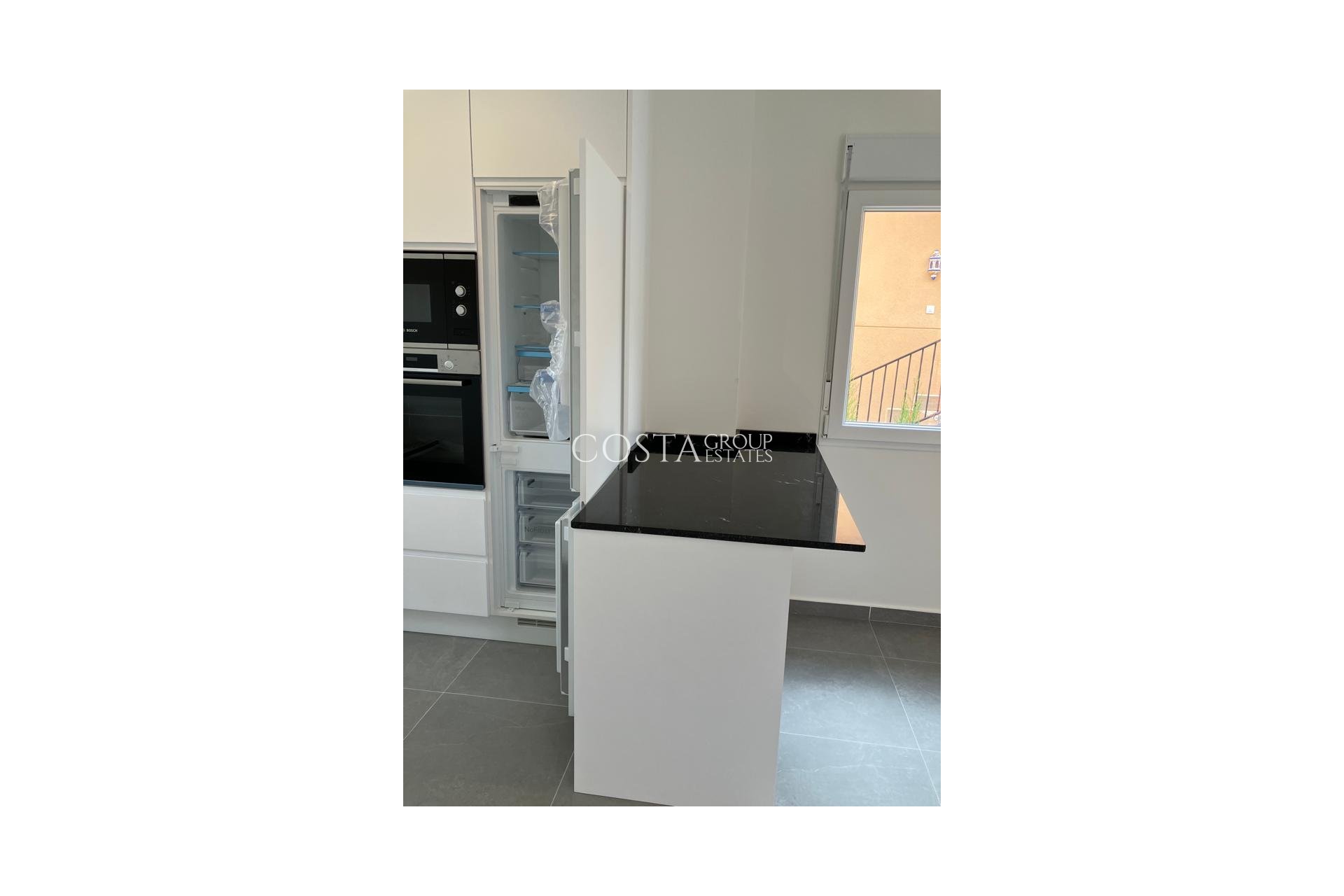 Nowy budynek - Willa -
La Romana