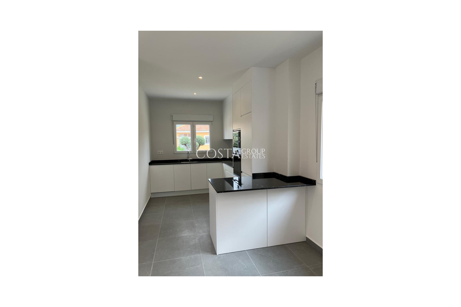 Nowy budynek - Willa -
La Romana