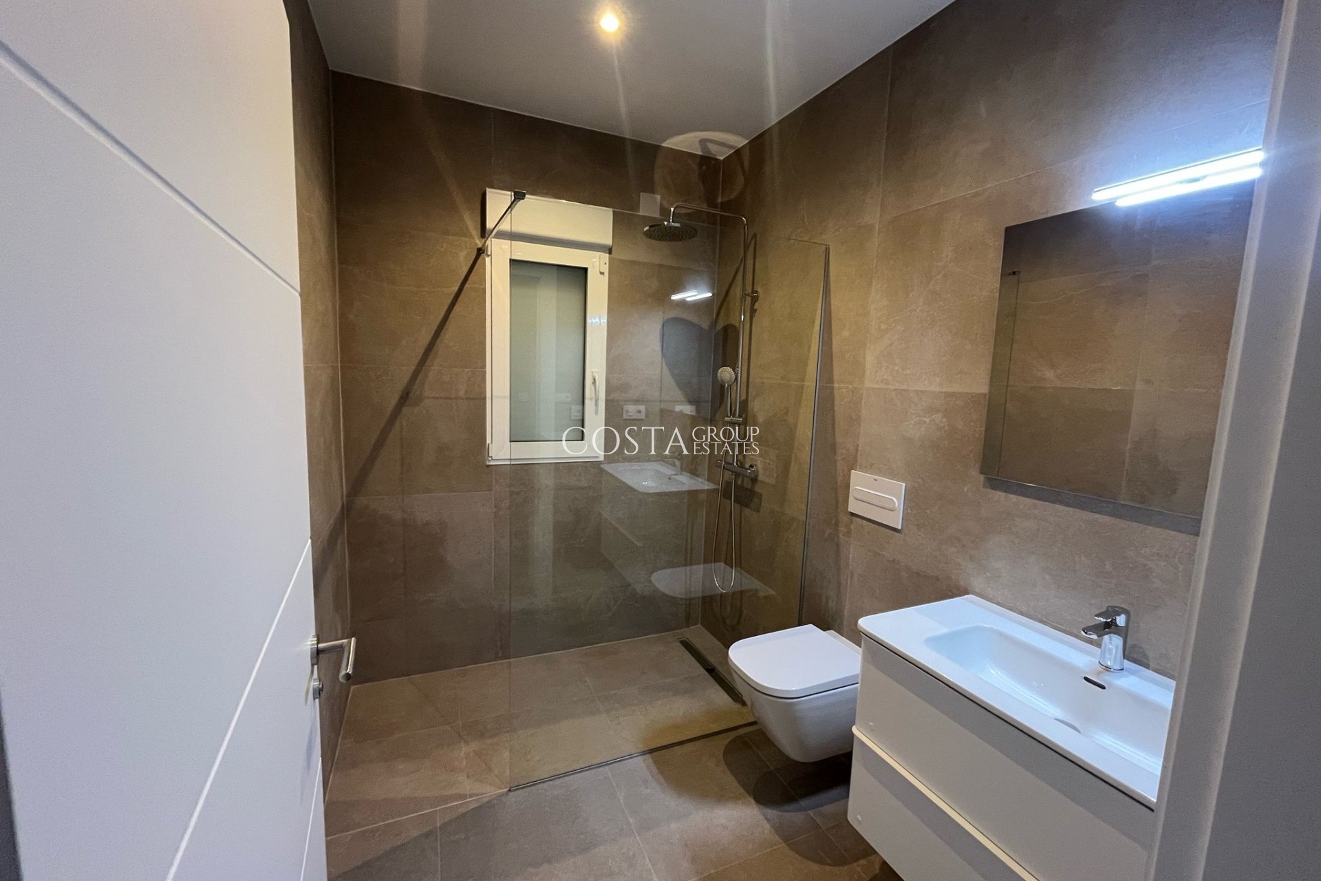 Nowy budynek - Willa -
La Romana