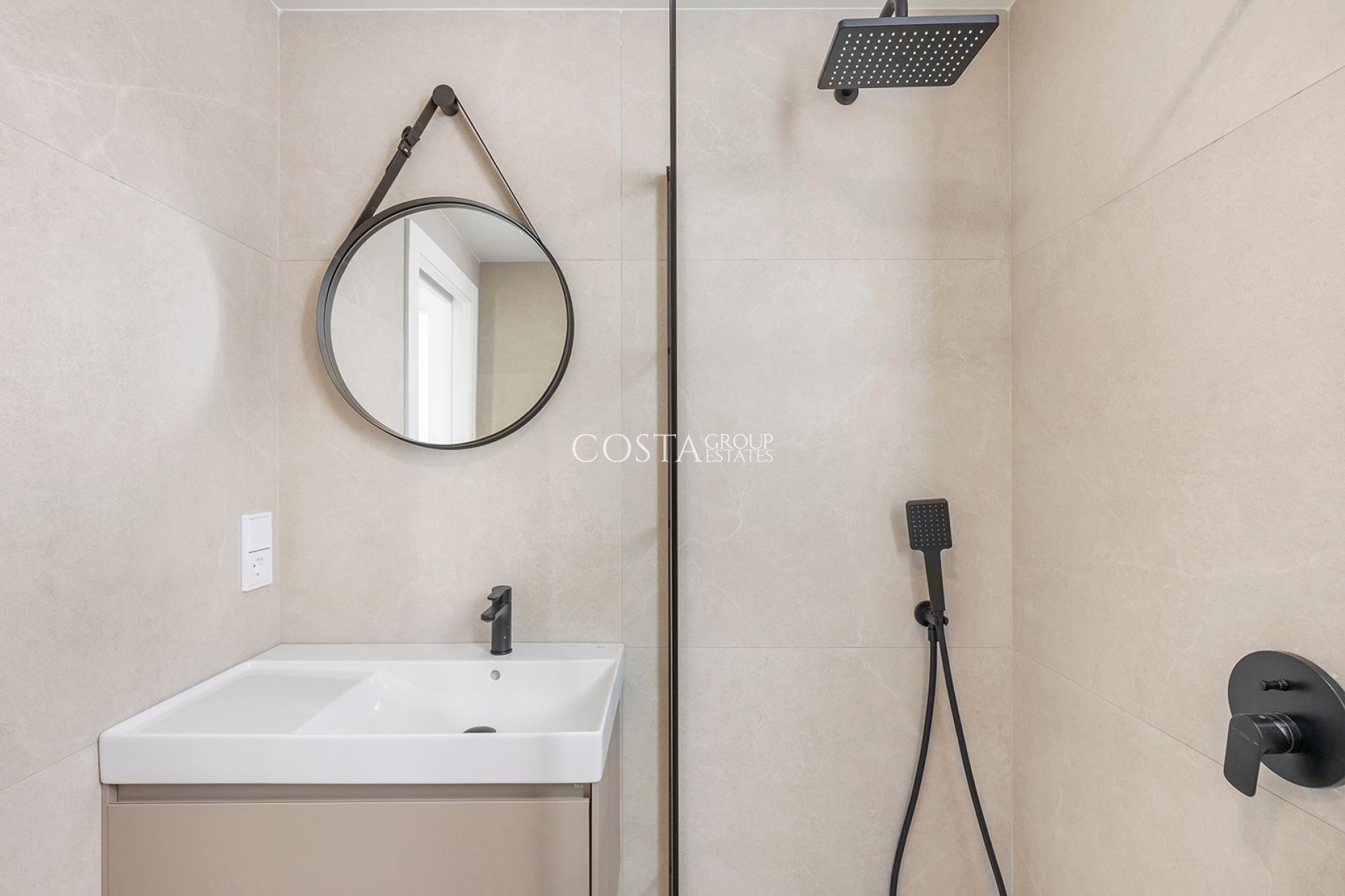 Nowy budynek - Willa -
Los Alcazares - Los Alcázares