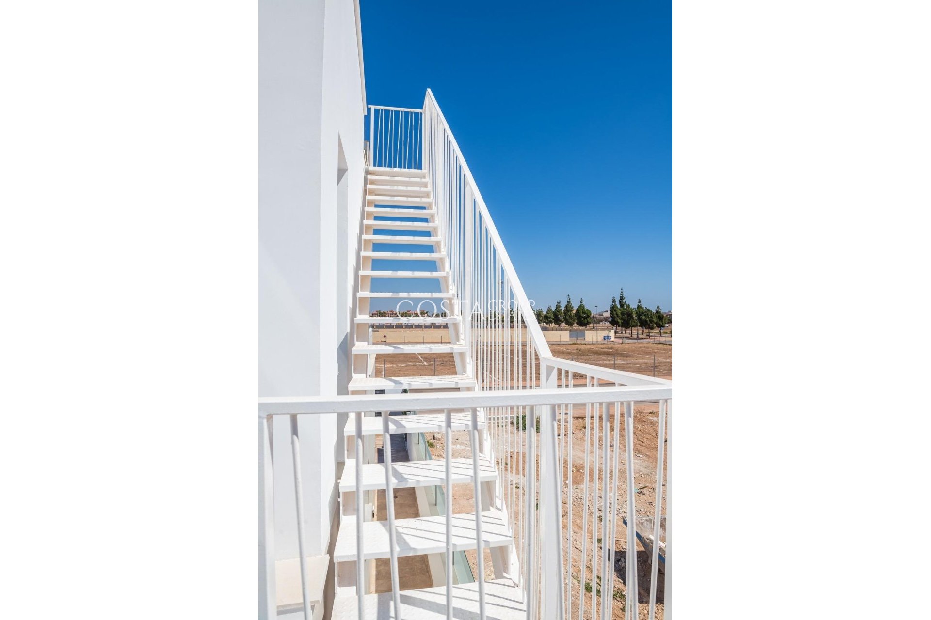 Nowy budynek - Willa -
Los Alcazares - Torre del Rame