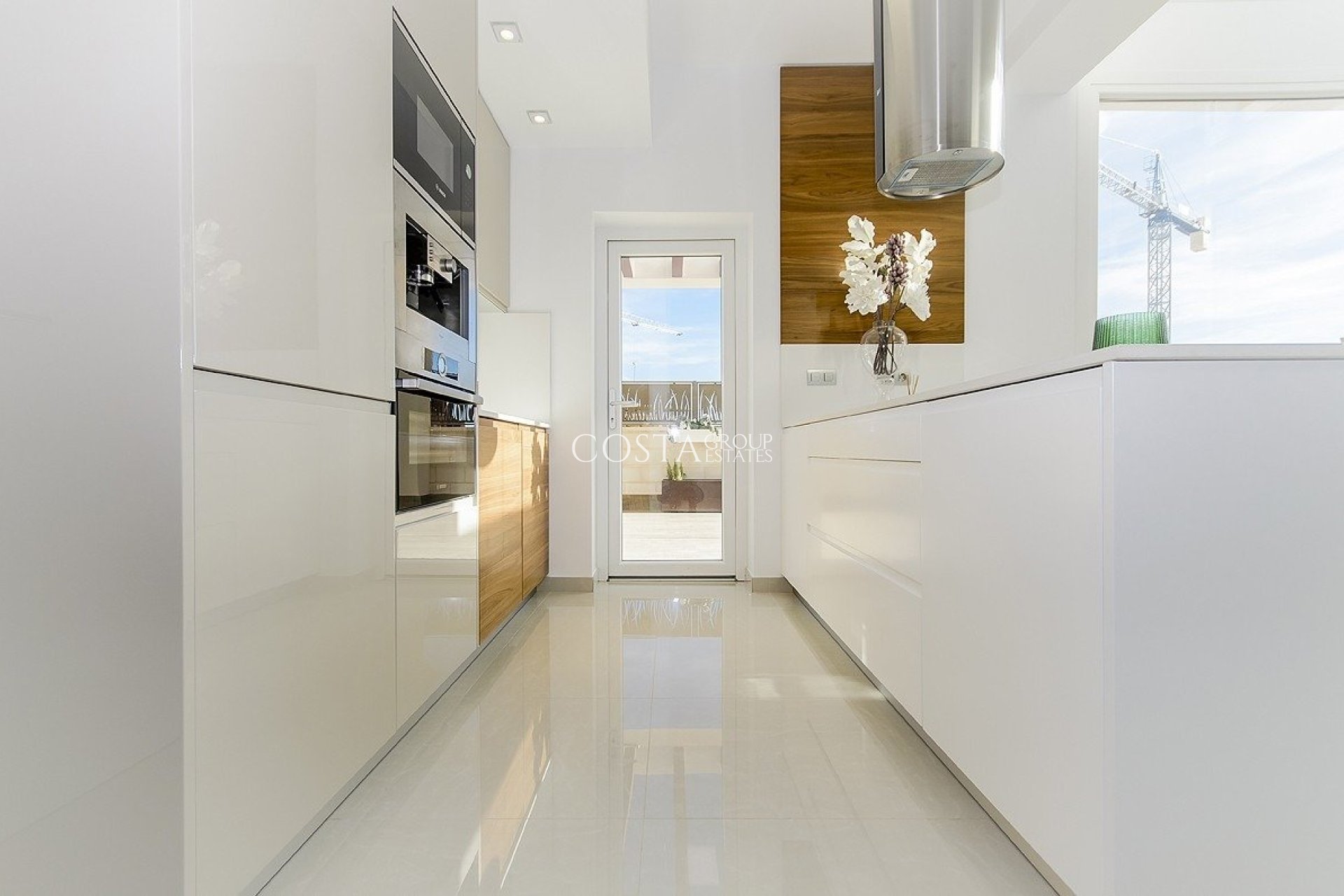 Nowy budynek - Willa -
Los Montesinos - La Herrada