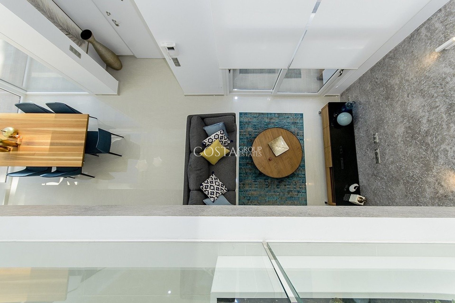 Nowy budynek - Willa -
Los Montesinos - La Herrada