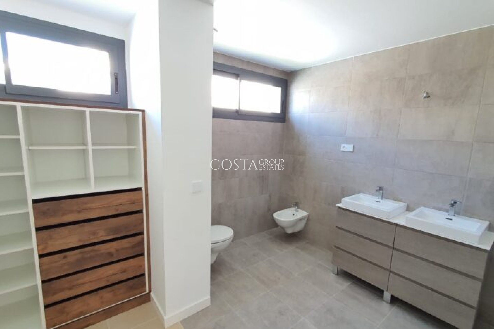 Nowy budynek - Willa -
Manilva