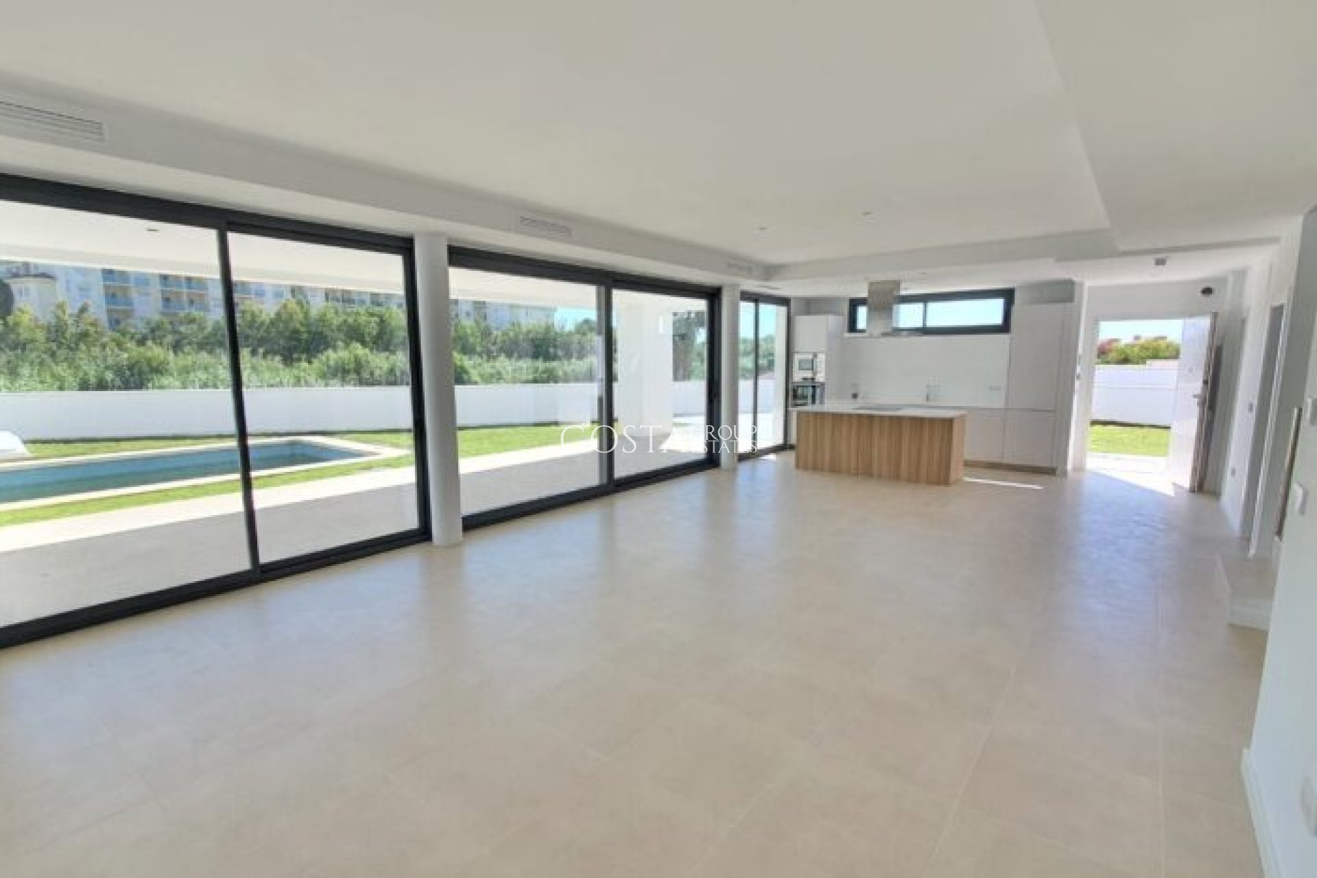 Nowy budynek - Willa -
Manilva