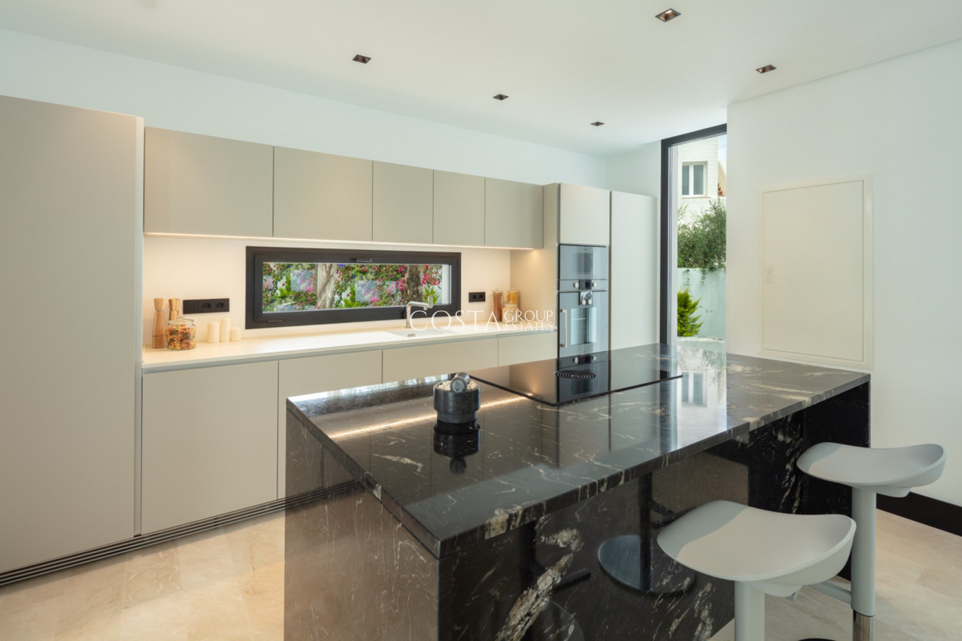 Nowy budynek - Willa -
Marbella