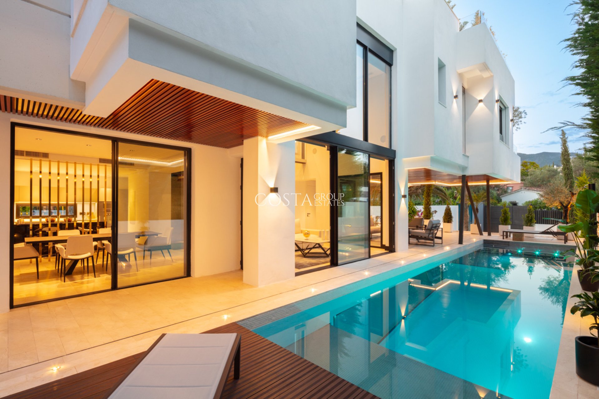 Nowy budynek - Willa -
Marbella