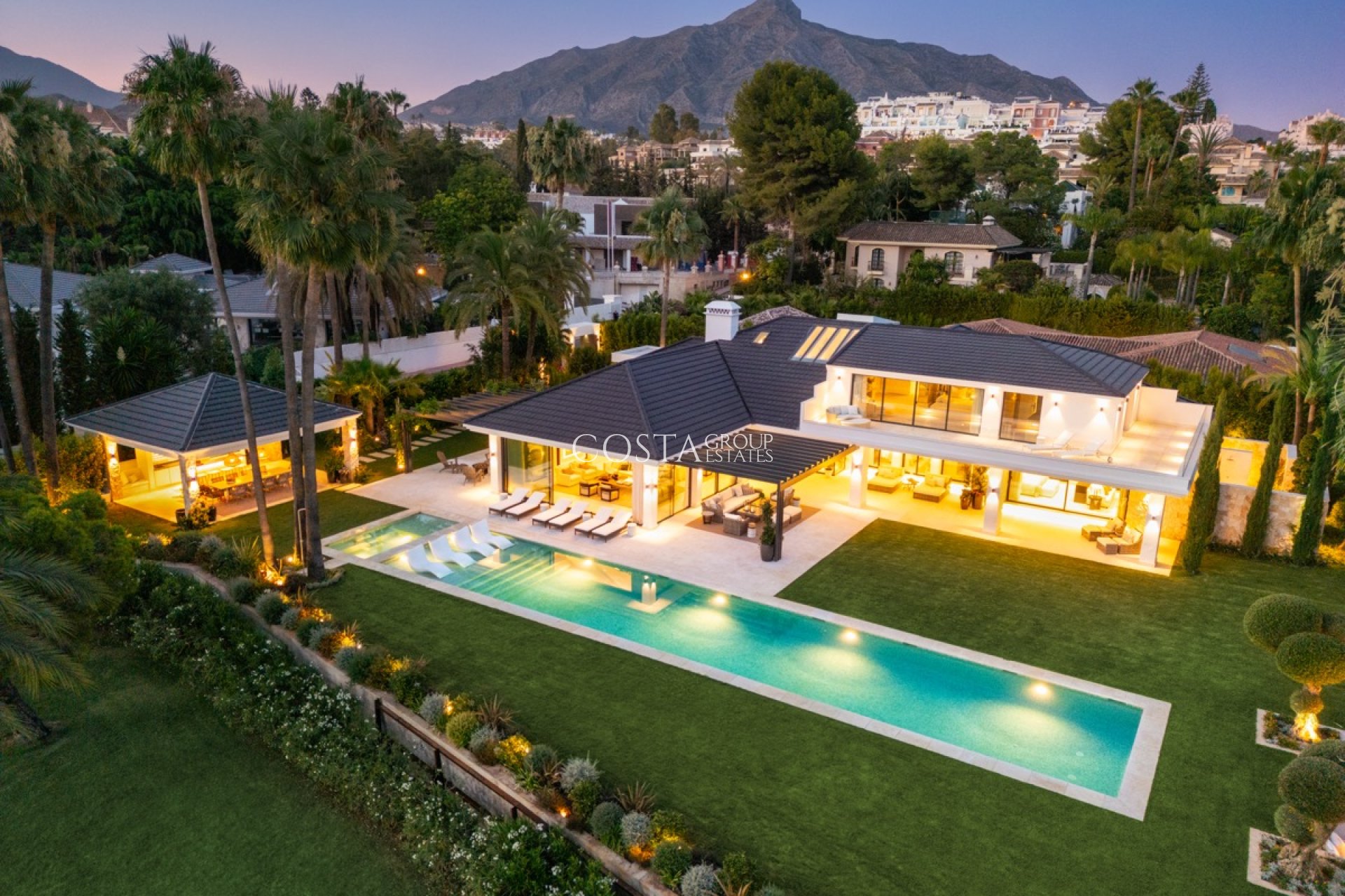 Nowy budynek - Willa -
Marbella