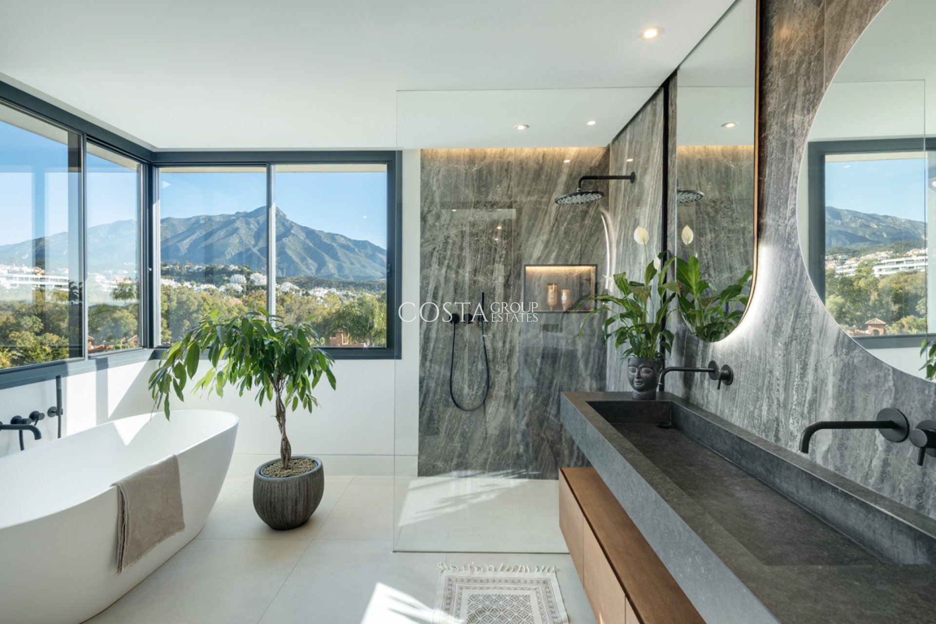 Nowy budynek - Willa -
Marbella