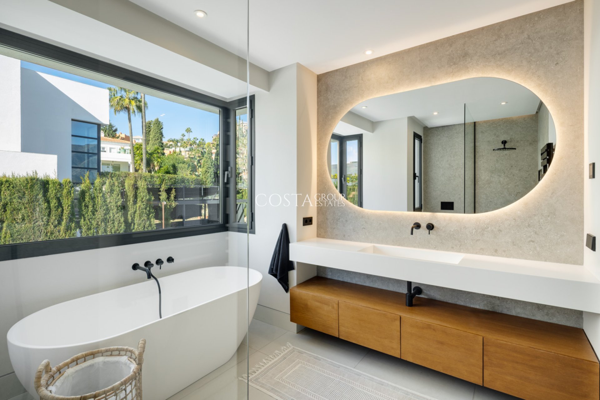 Nowy budynek - Willa -
Marbella