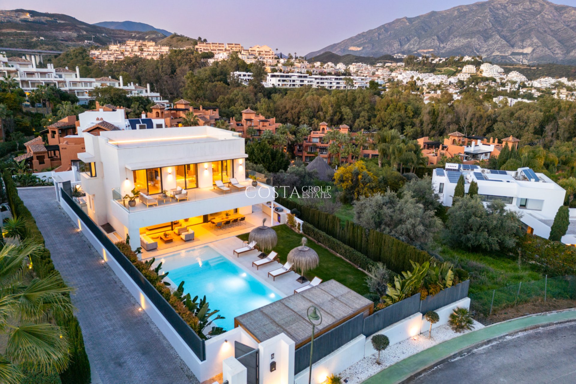 Nowy budynek - Willa -
Marbella