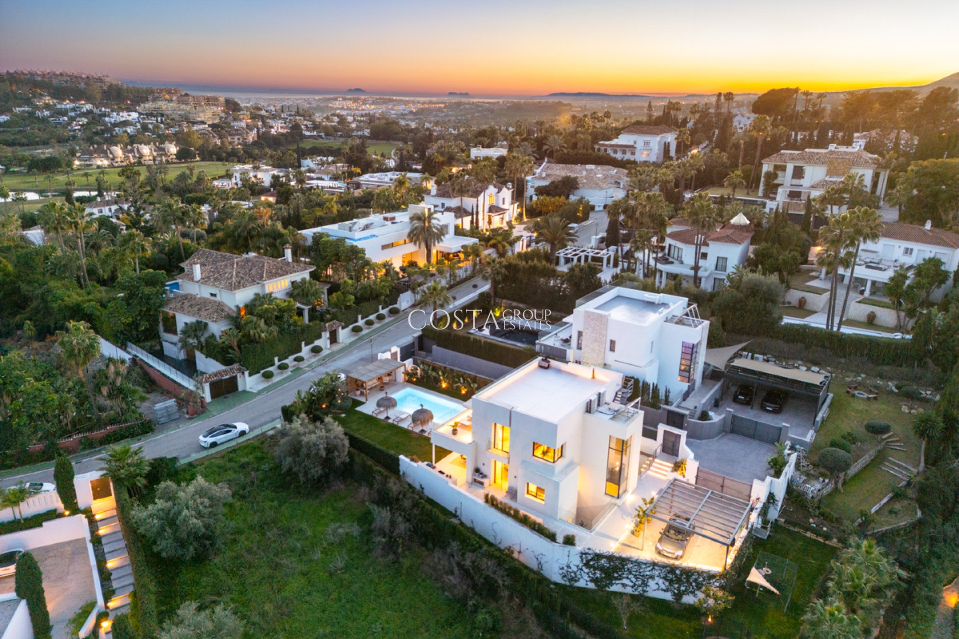 Nowy budynek - Willa -
Marbella