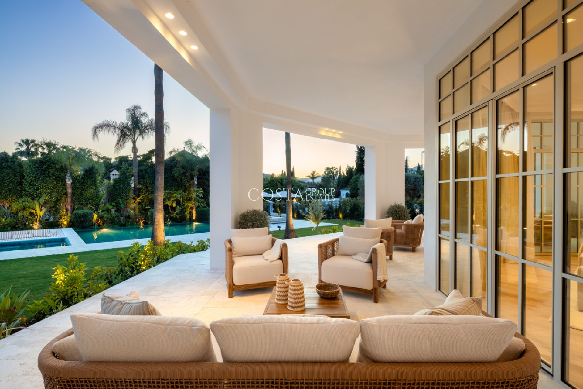 Nowy budynek - Willa -
Marbella