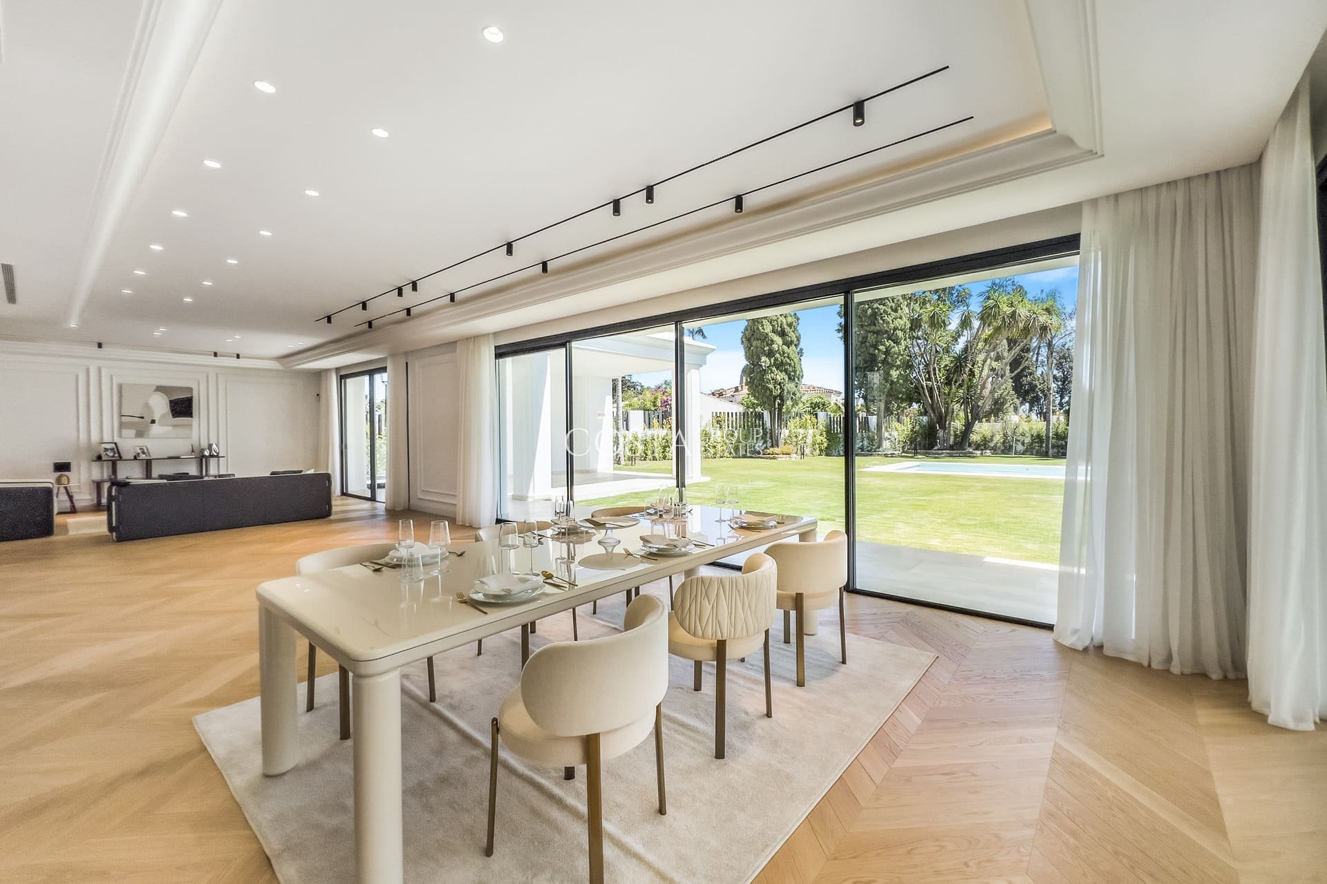 Nowy budynek - Willa -
Marbella