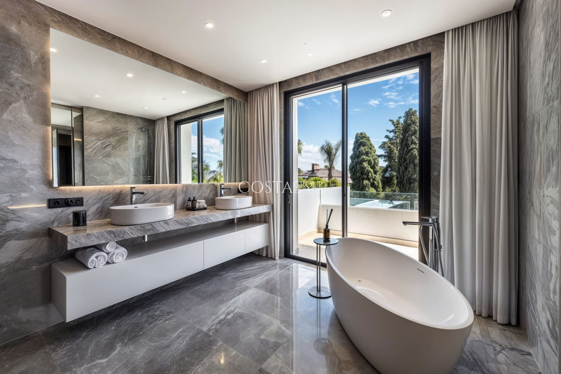 Nowy budynek - Willa -
Marbella