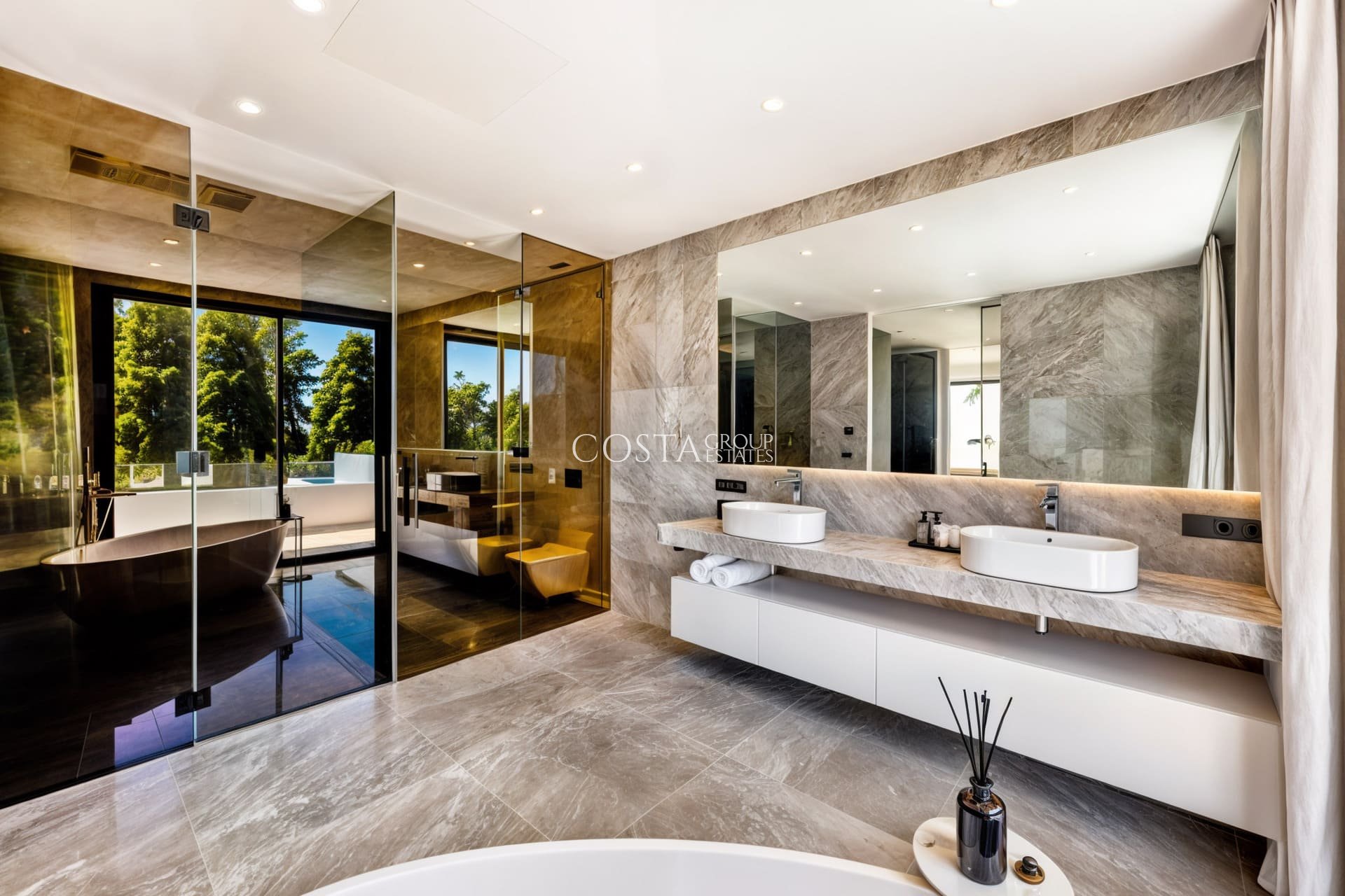 Nowy budynek - Willa -
Marbella