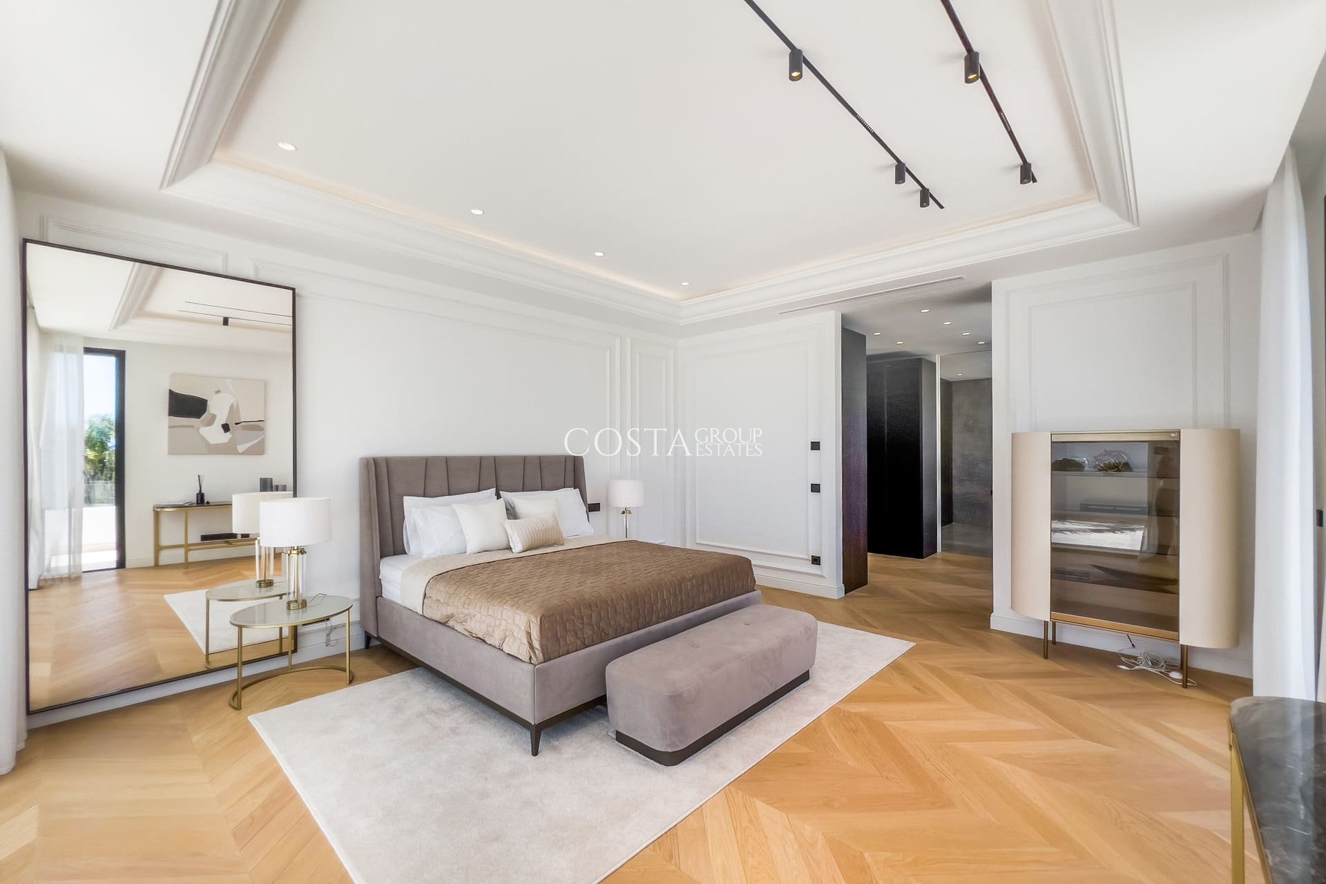 Nowy budynek - Willa -
Marbella