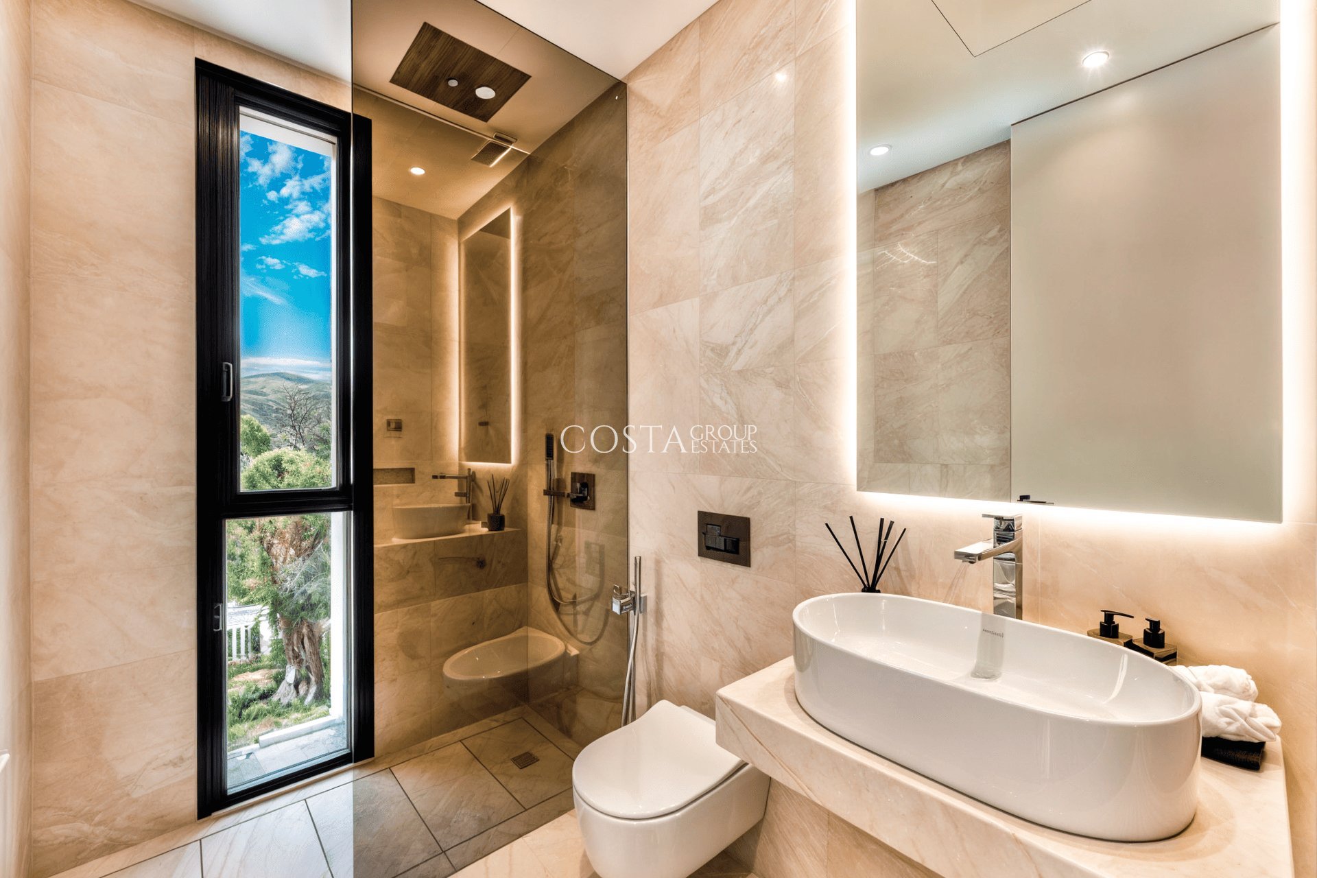 Nowy budynek - Willa -
Marbella