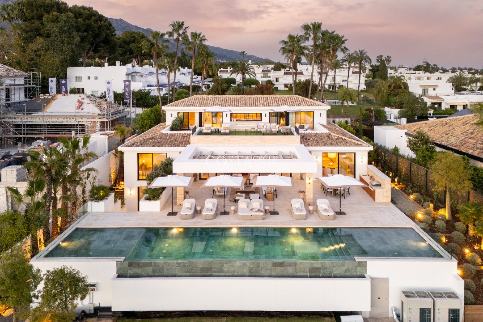 Nowy budynek - Willa -
Marbella