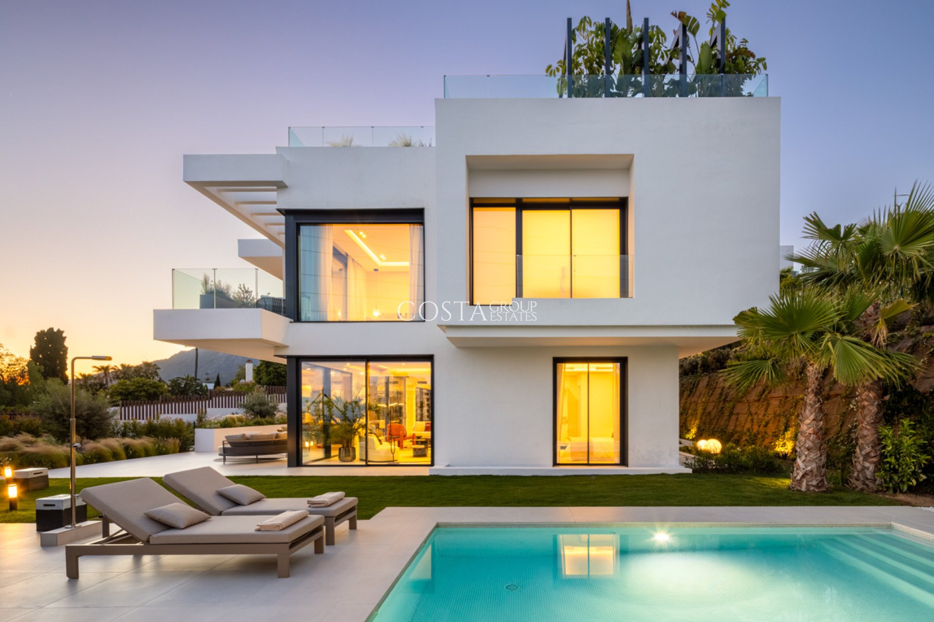 Nowy budynek - Willa -
Marbella