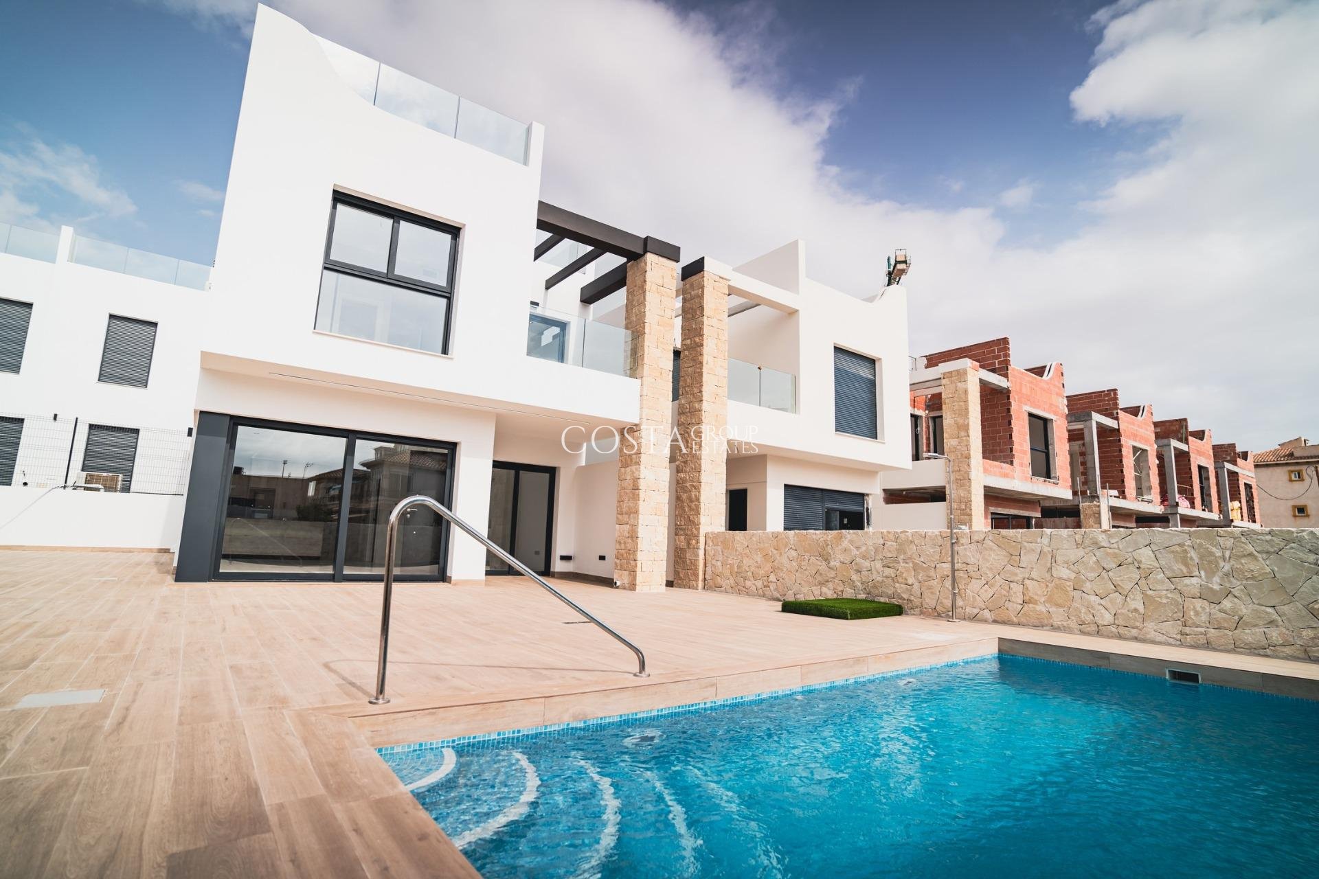 Nowy budynek - Willa -
Orihuela Costa - Punta Prima