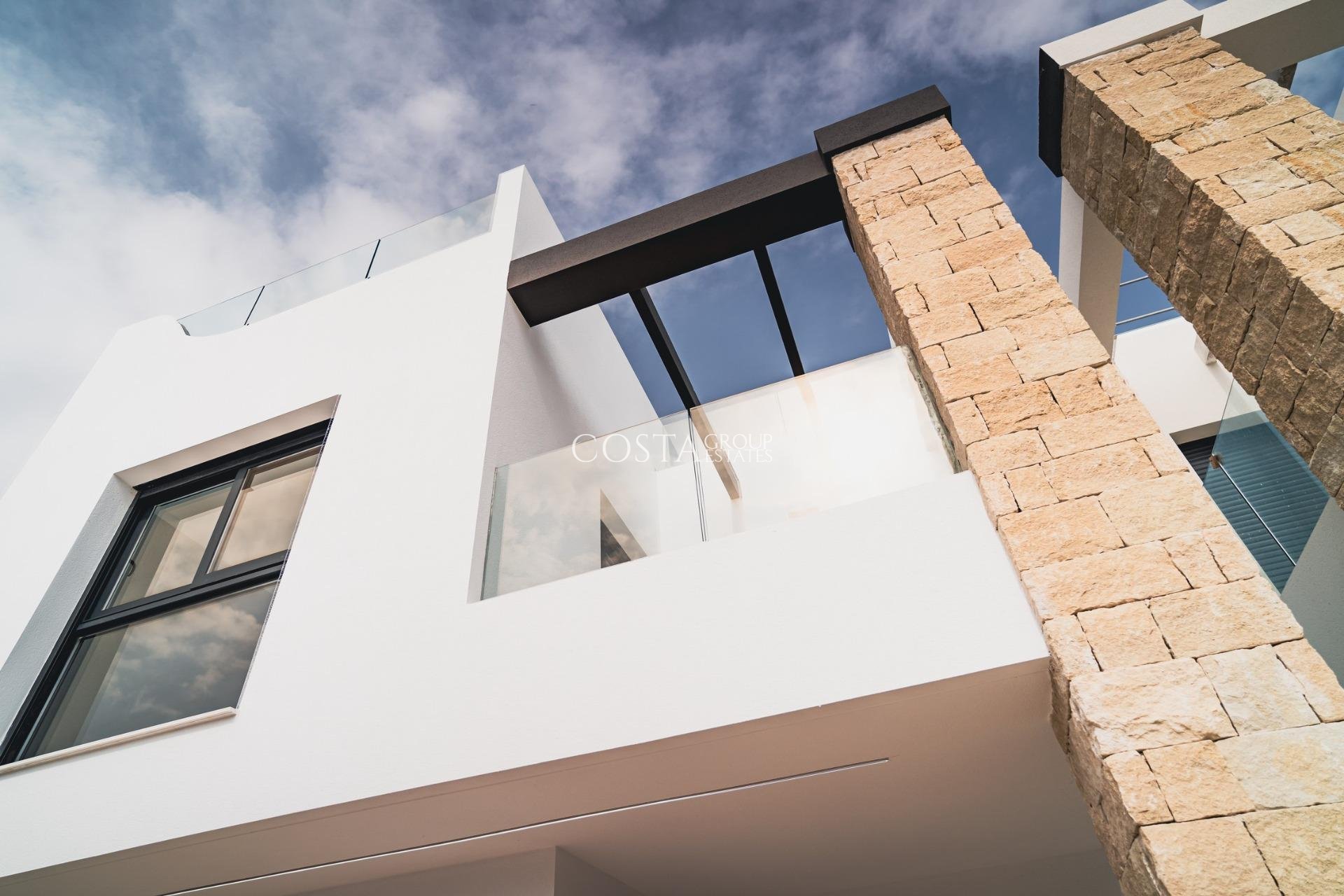 Nowy budynek - Willa -
Orihuela Costa - Punta Prima