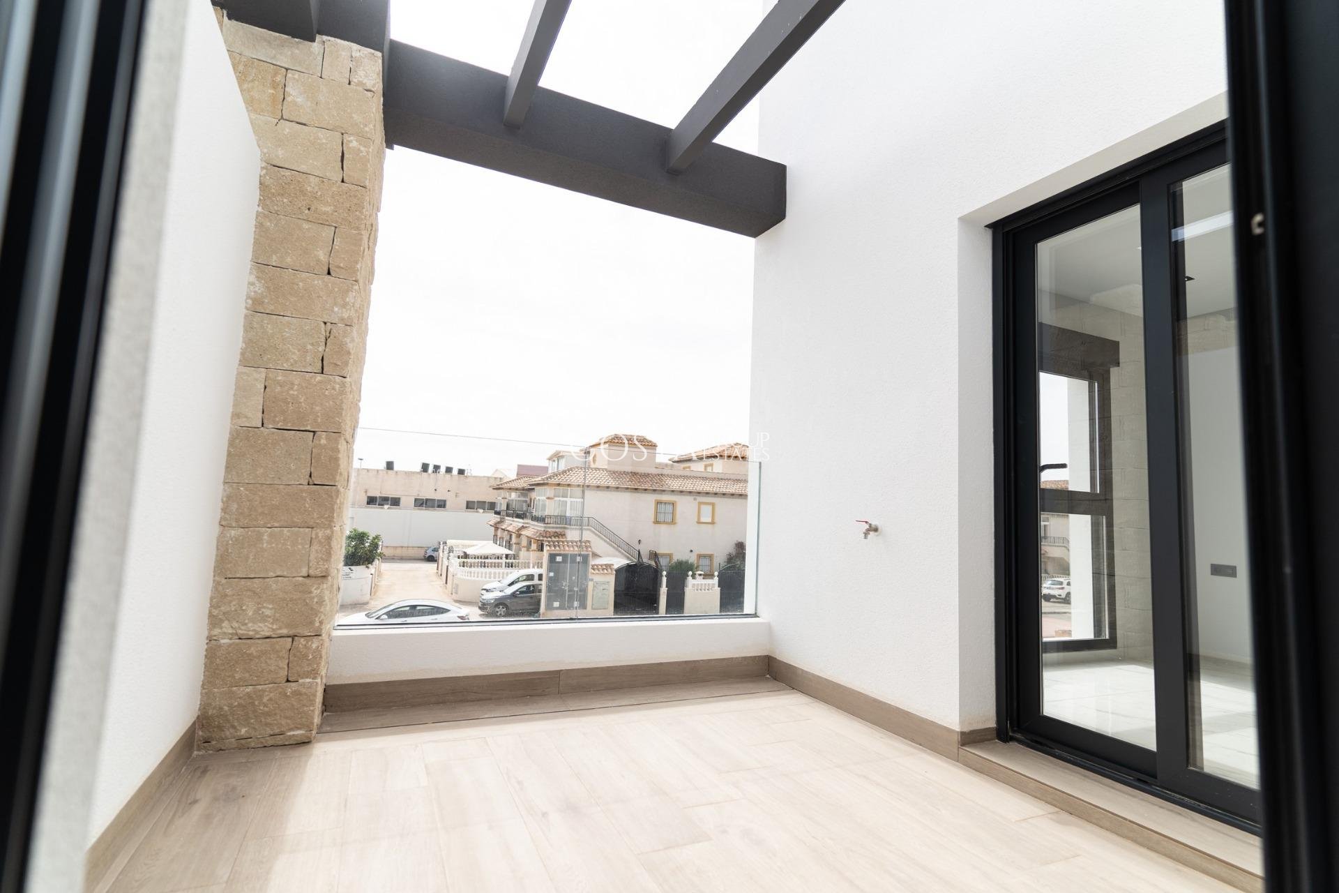Nowy budynek - Willa -
Orihuela Costa - Punta Prima