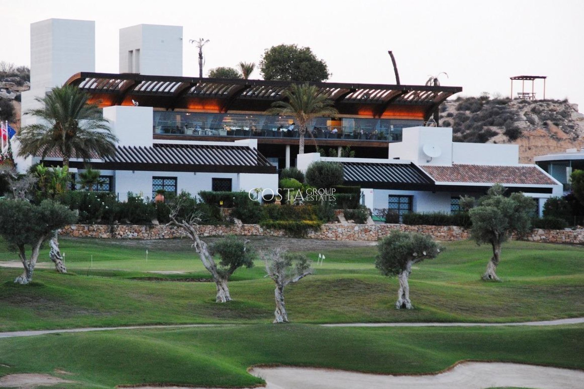Nowy budynek - Willa -
Peraleja Golf