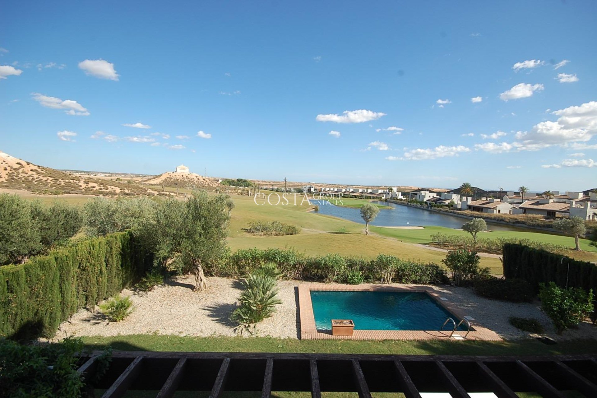 Nowy budynek - Willa -
Peraleja Golf
