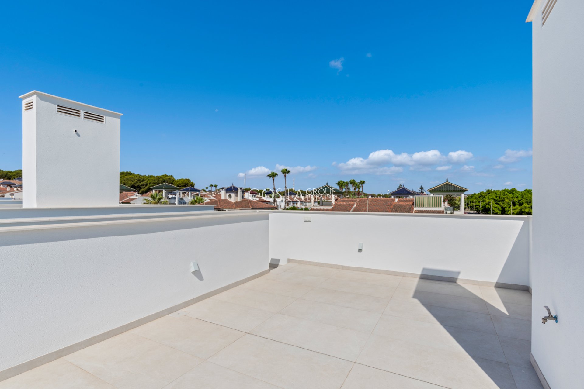 Nowy budynek - Willa -
Pilar de la Horadada - Pilar De La Horadada