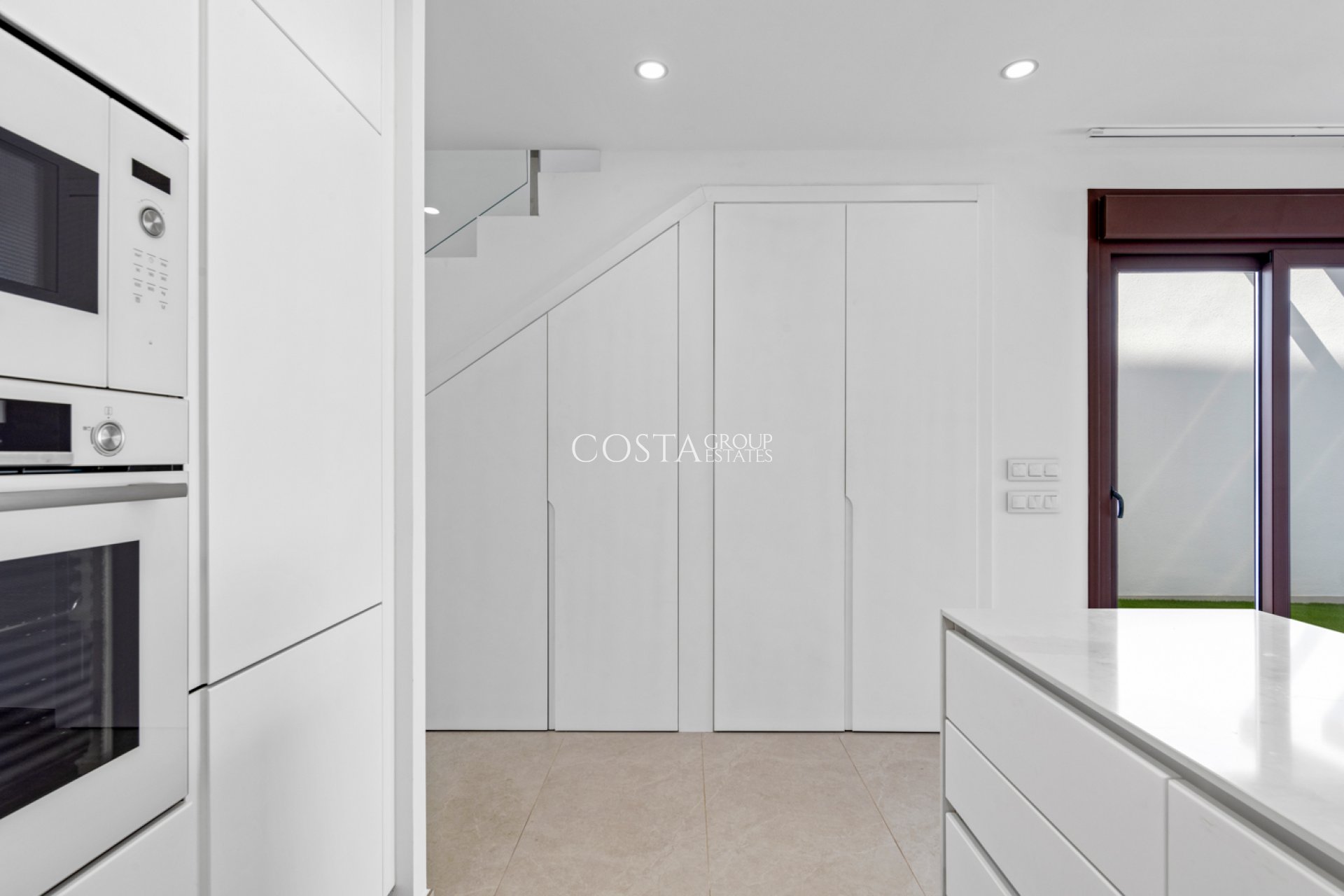 Nowy budynek - Willa -
Pilar de la Horadada - Pilar De La Horadada