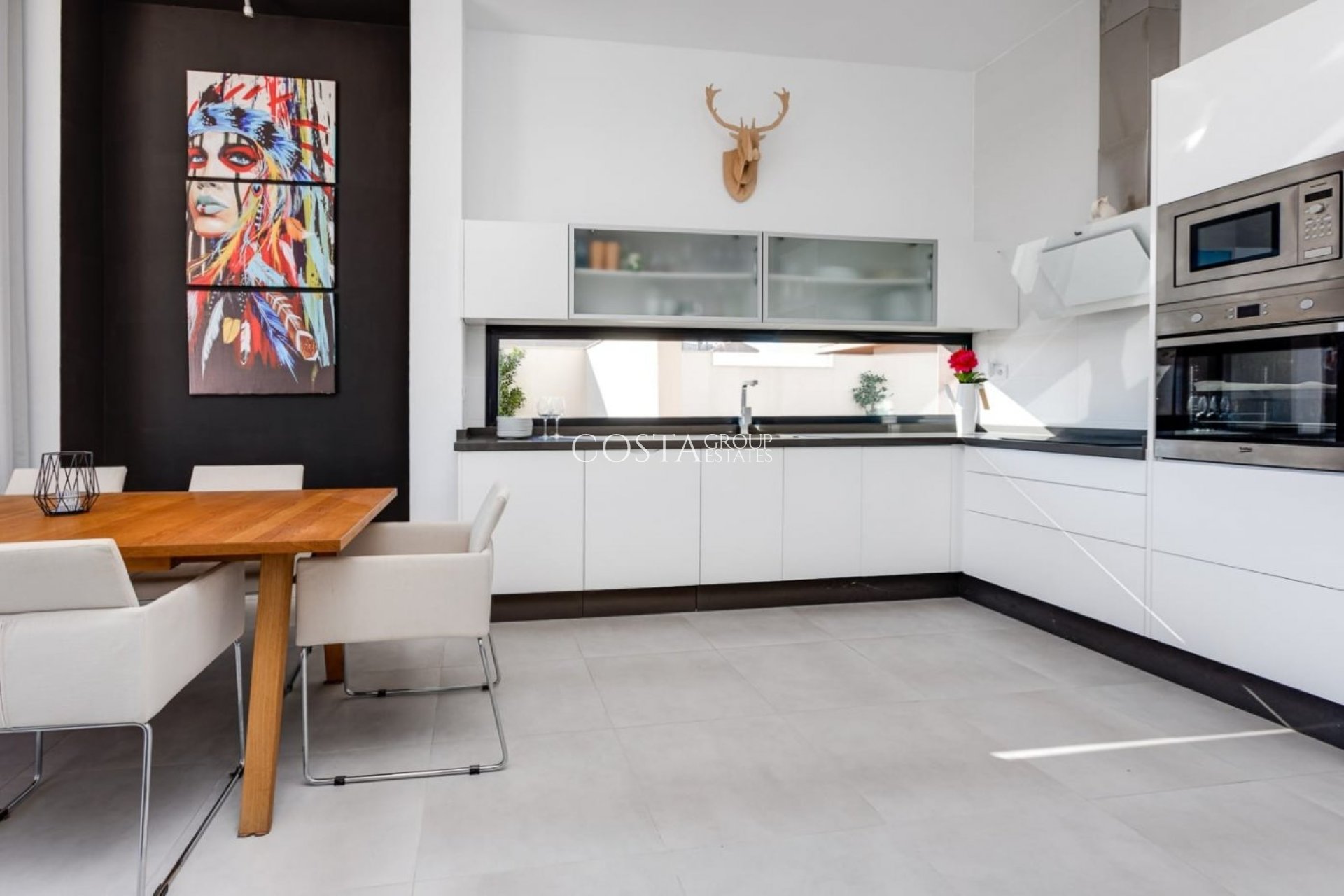 Nowy budynek - Willa -
Pilar de la Horadada - pueblo