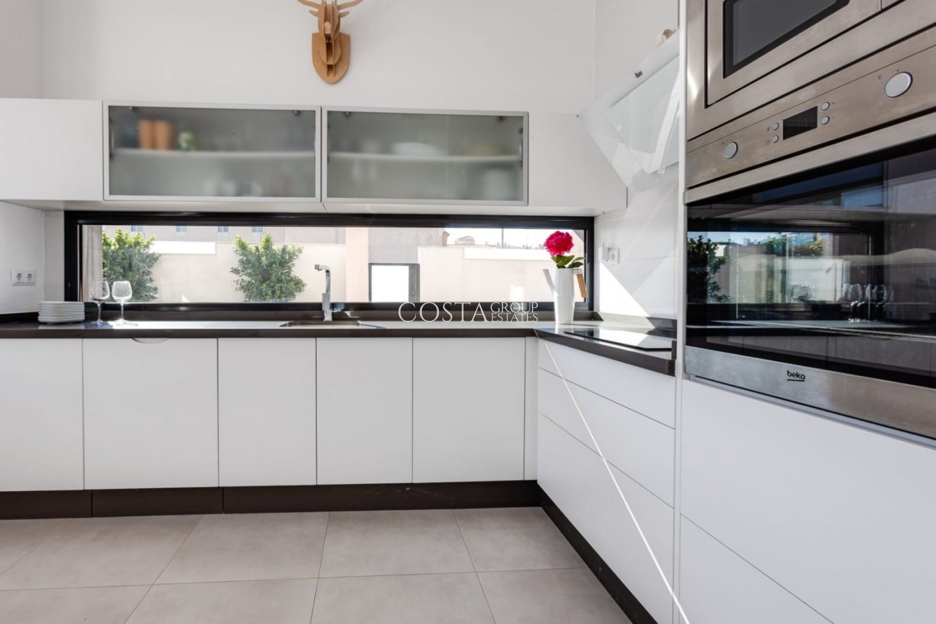 Nowy budynek - Willa -
Pilar de la Horadada - pueblo