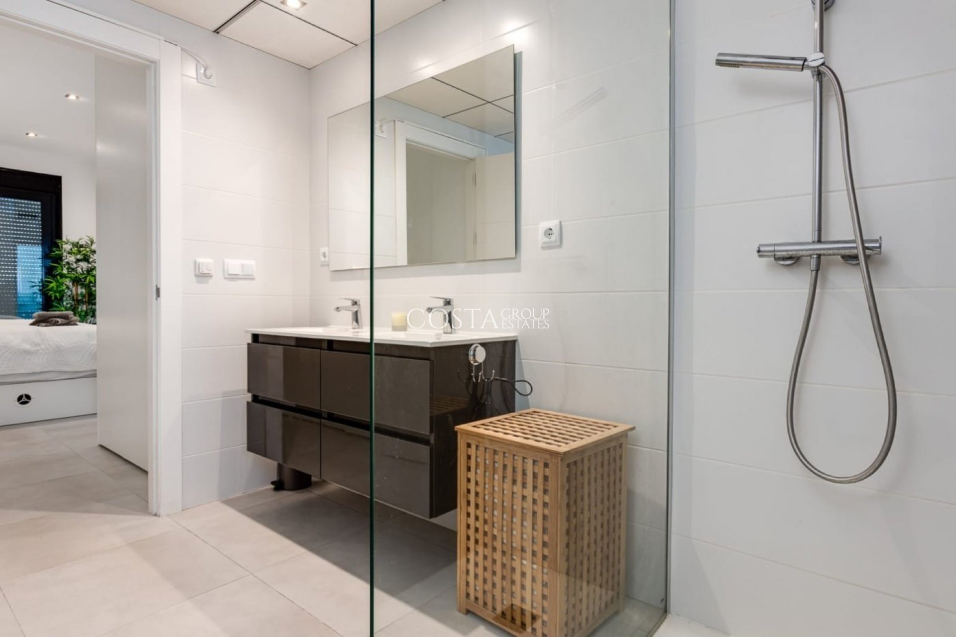 Nowy budynek - Willa -
Pilar de la Horadada - pueblo