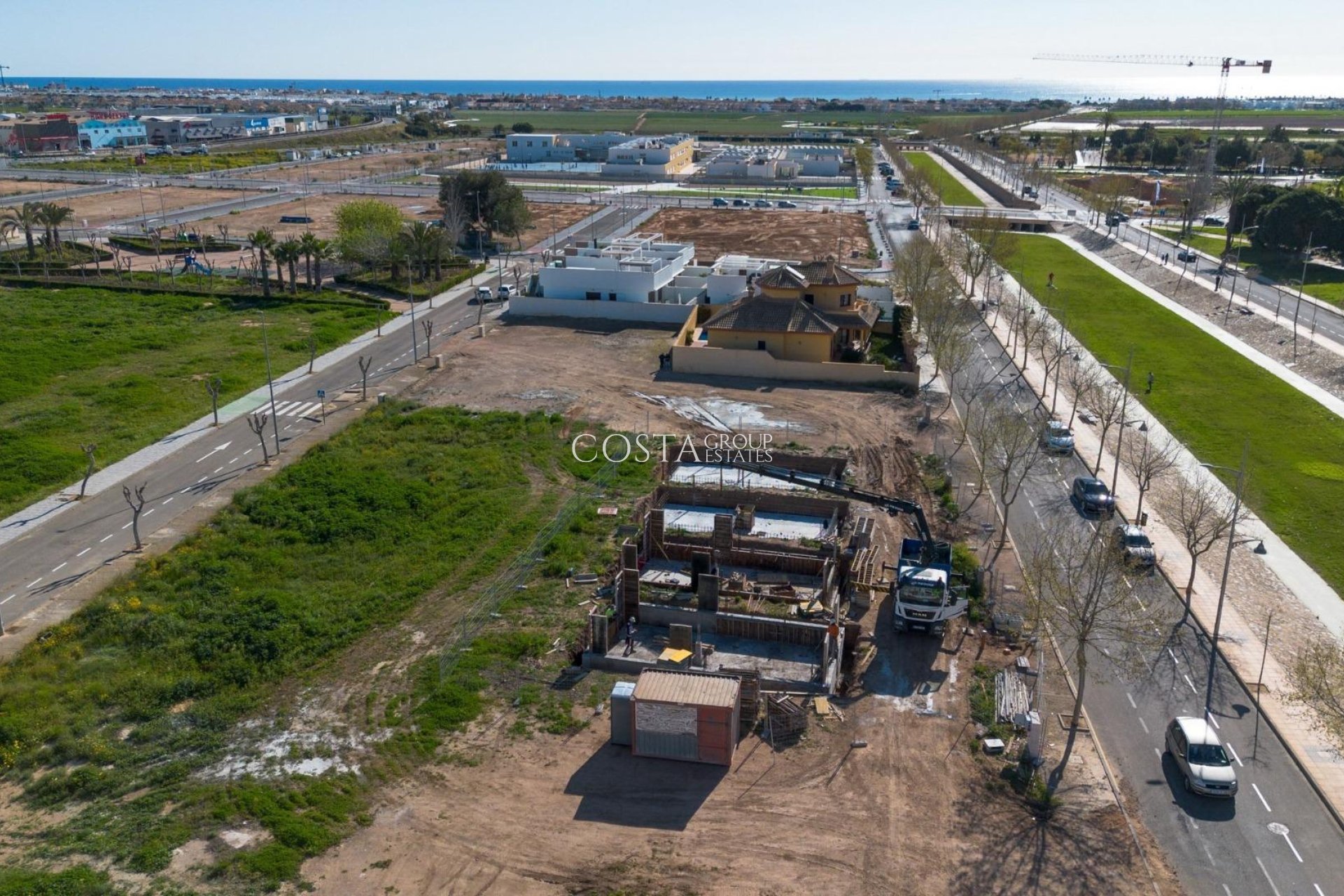 Nowy budynek - Willa -
Pilar de la Horadada - pueblo