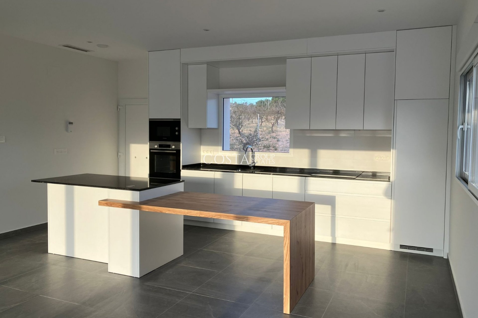 Nowy budynek - Willa -
Pinoso